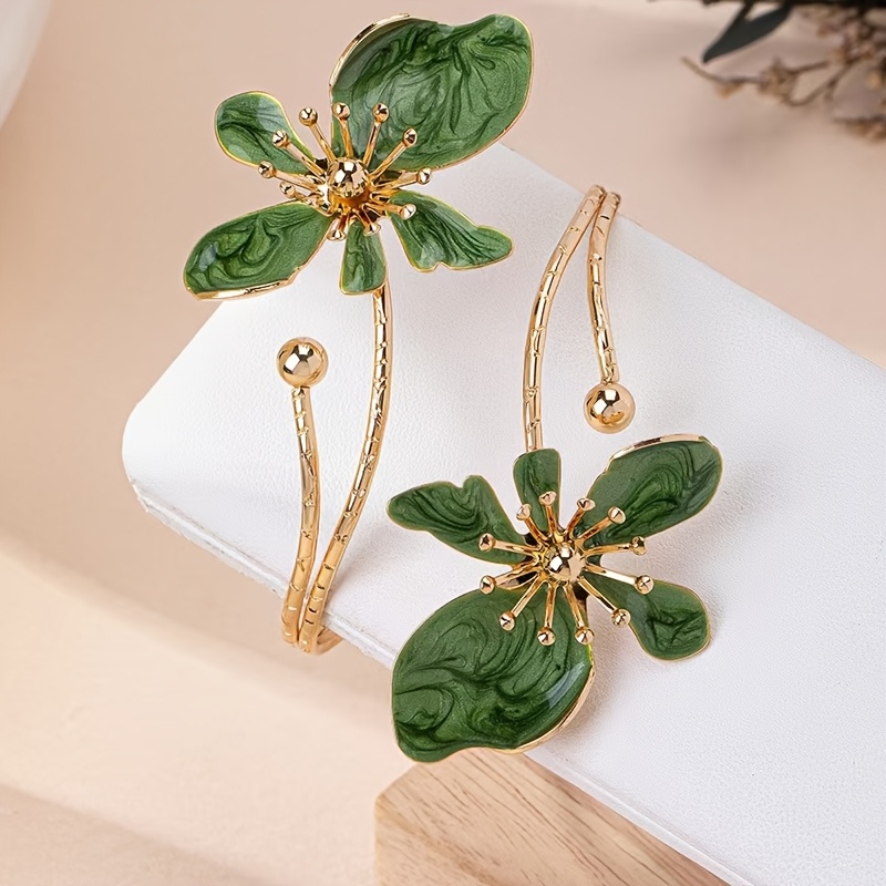 Women's Twin Flower Open Bangle, Light Luxury Hand Jewelry