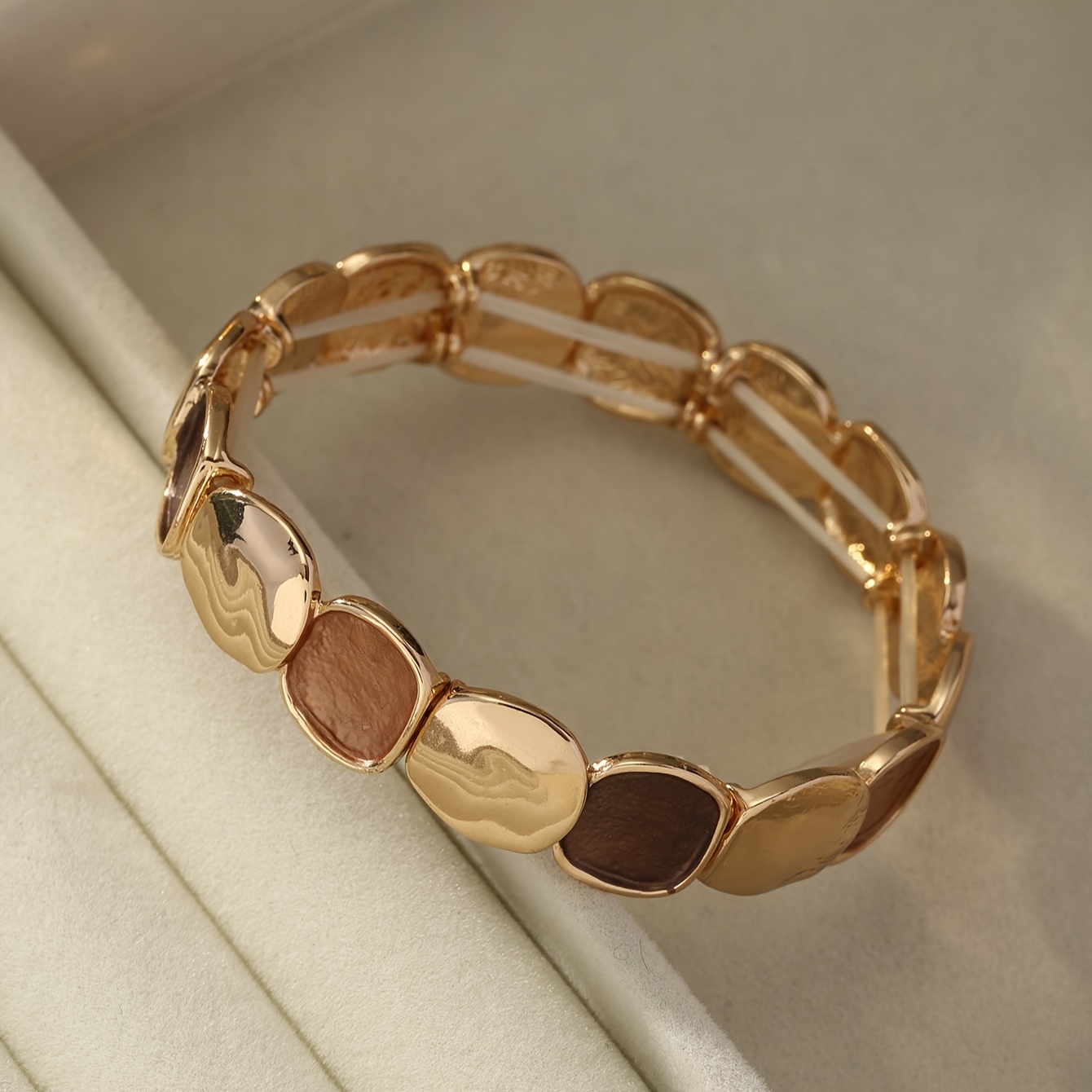 1pc Vintage Style Elegant Zinc Alloy Plated Kc Golden Elastic Bracelet Bracelet Irregular Square Unisex Bracelet
