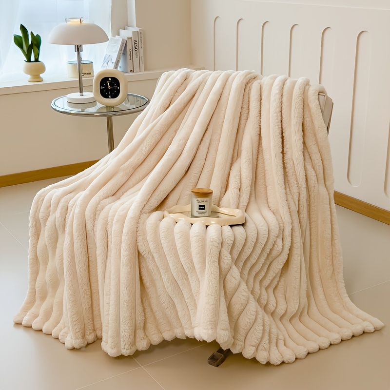1 pc peluche fleece couverture - coussin beige flanelle avec texture côtelée, laver en machine, confort toute pour lit et décoration de maison, accessoire de confort de lit | texture peluche couverture | fibre de polyester, couverture pour Détails du produit 2