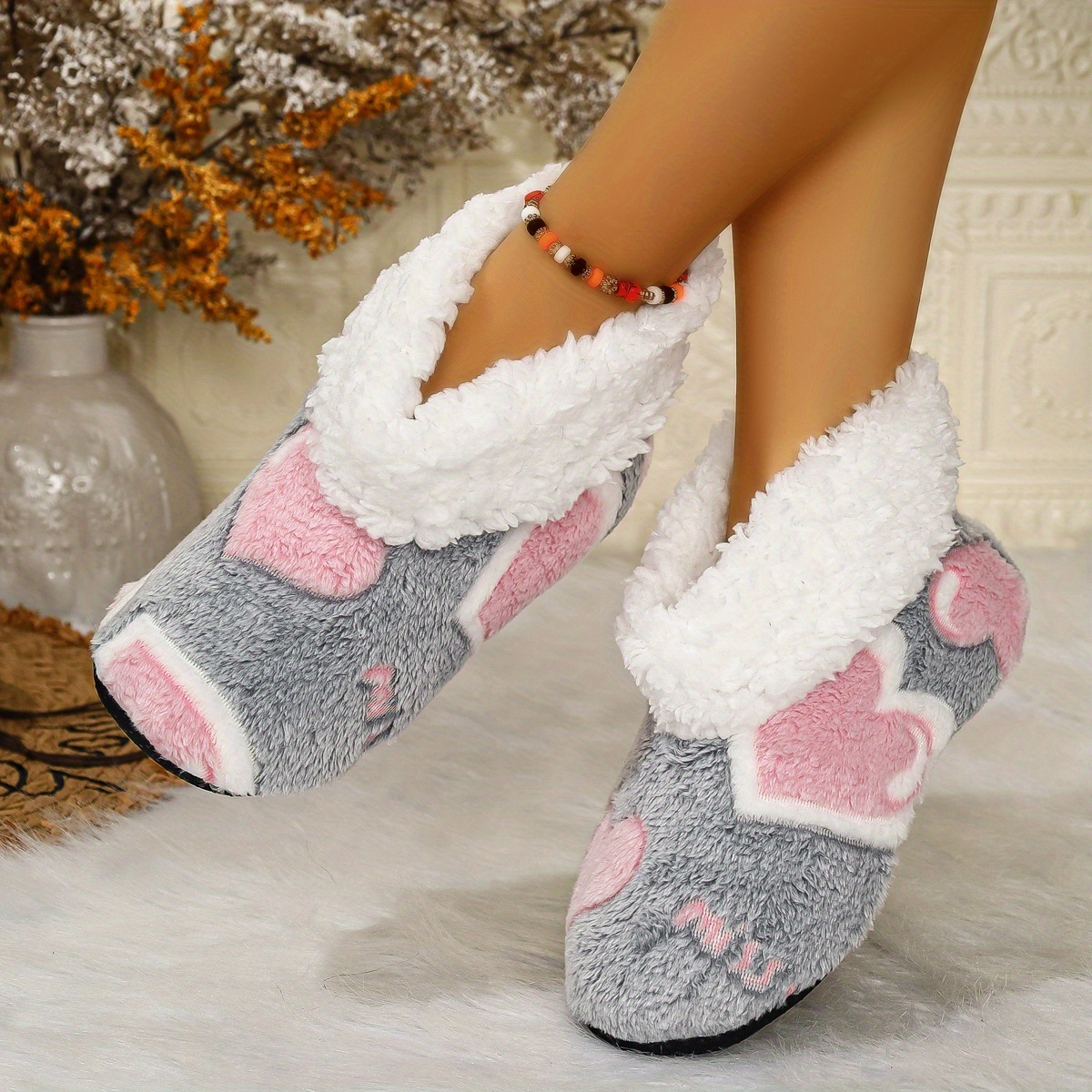 Image of Women's Casual And Elegant Slippers For Winter Indoor Wear, With Random Heart-patterned Fabric , Soft, Comfortable, And Thickened For Extra , Women Shoes