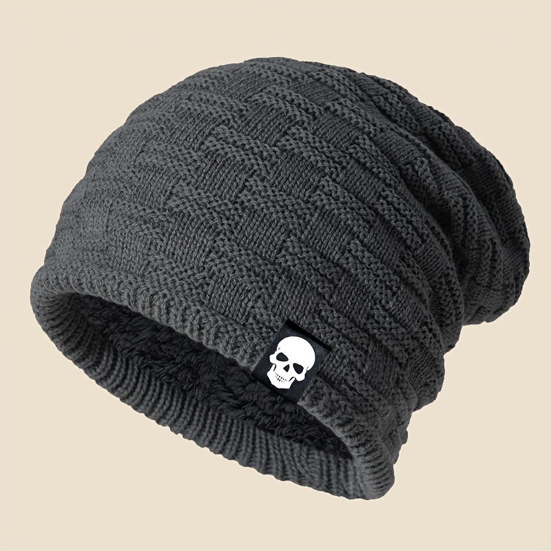 E-shop Unisex Halloween-Strickmütze mit Totenkopf-Patch, Plüschfutter, verdickt für zusätzliche Wärme Karomuster. Eine stilvolle randlose Mütze für