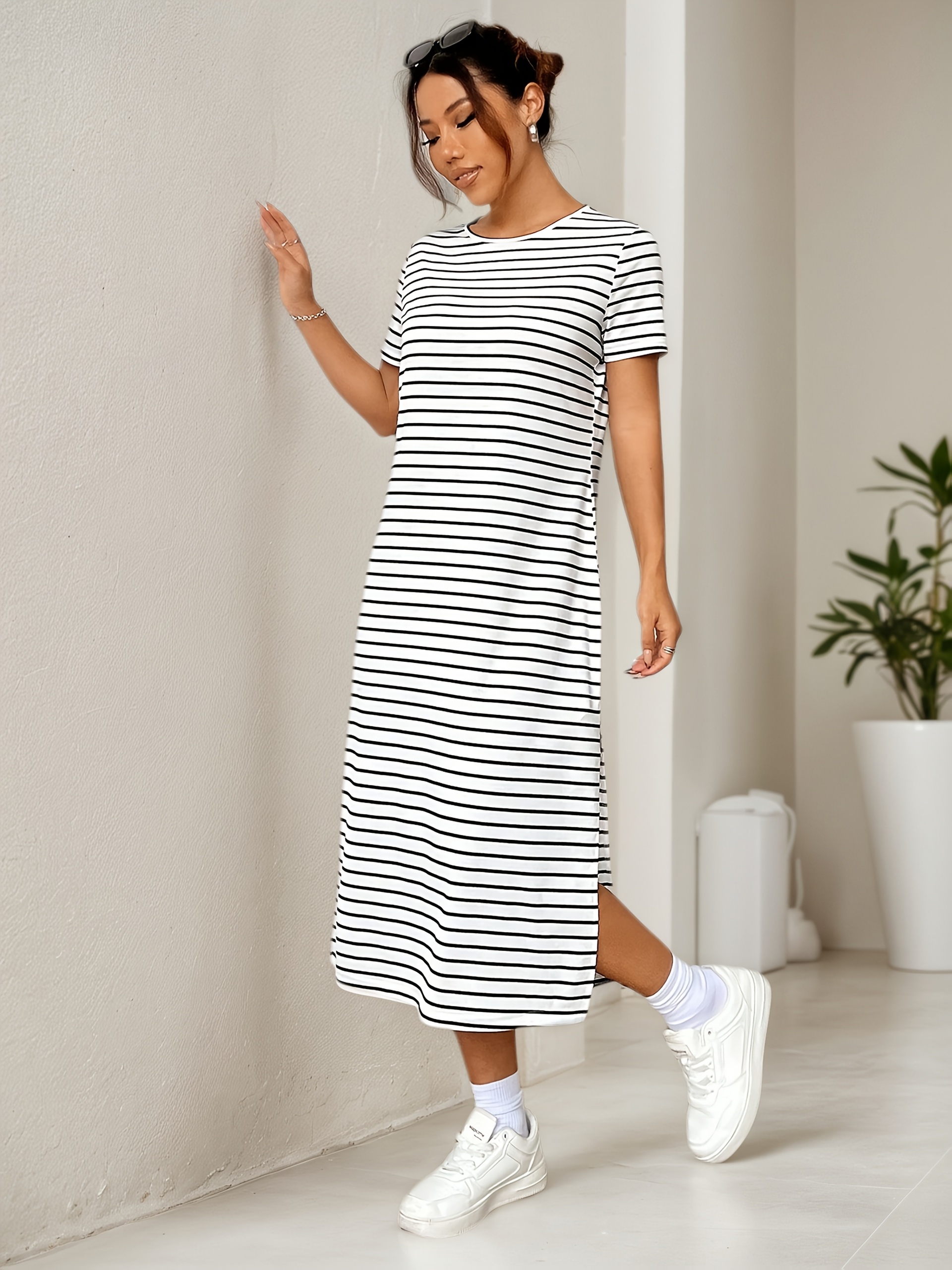 black white vertical striped dress & Short | Avara Dry in the shade There are 5 sizes (S/M/L/XL/XXL) available Black & White Striped Halter