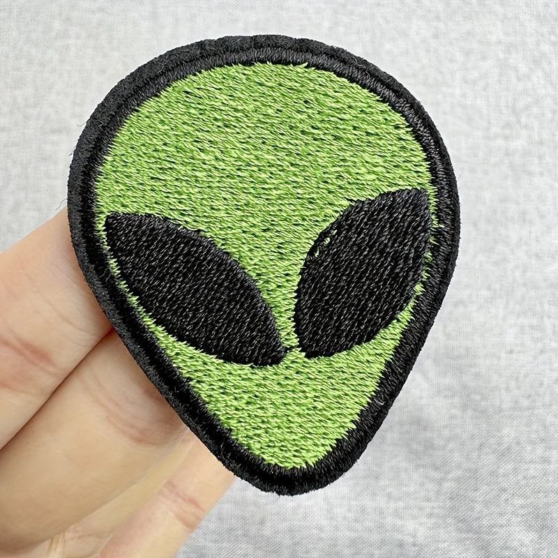 

1-pack Alien Head Embroidered Iron-on Patch, Ufo Cartoon Applique For Diy Clothing, Denim Jackets, Hats, Bags, High-density Weave Emblem For Craft And Fashion Accessories