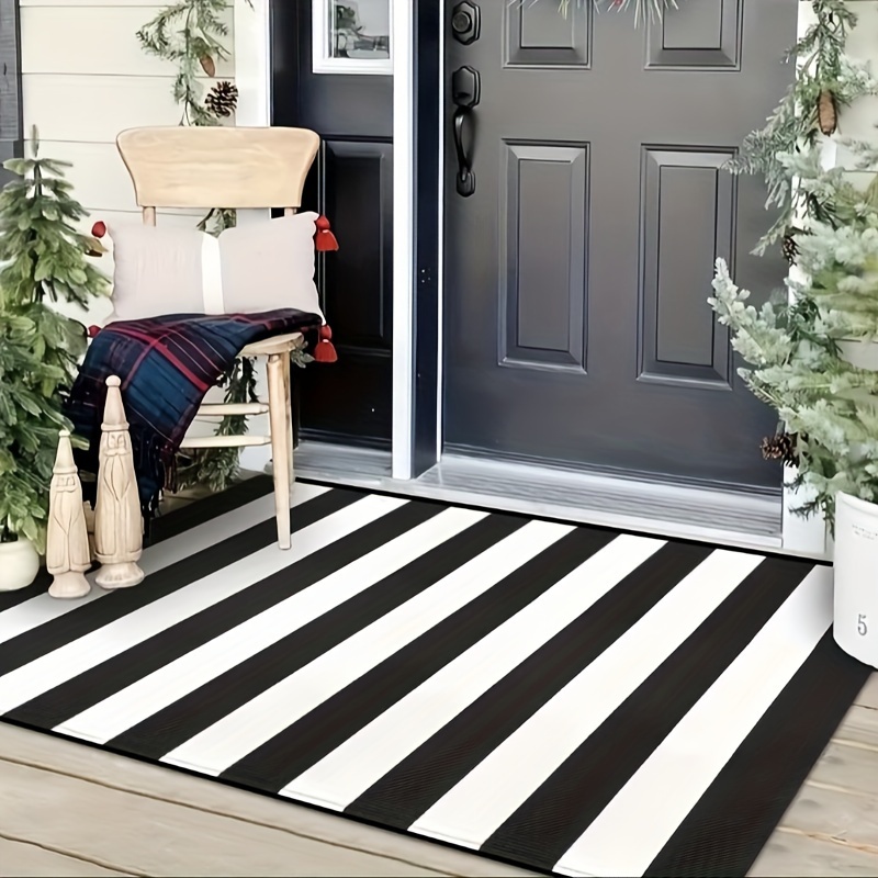 

Luxury Fleece Entryway Rug: 1000g/㎡, Black And White Stripes, Rectangular, Low Pile, Machine-made, Pvc Backing, Tpr And Polyester Material, Hand Washable, Non-slip, Suitable For Indoor And Outdoor Use