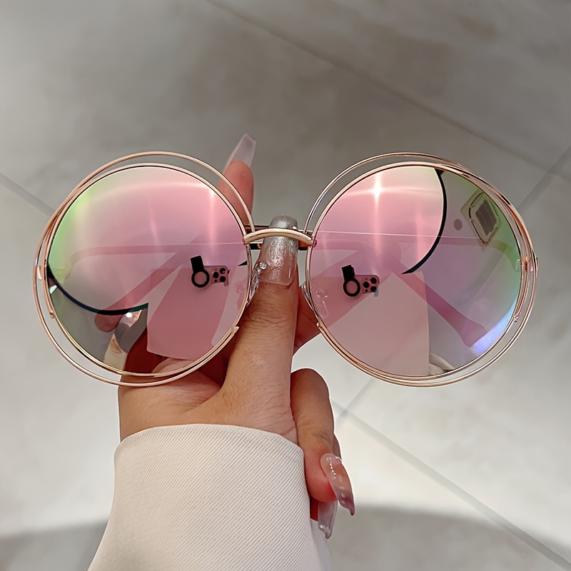 

A Pair Of New Women's Full-frame Round Fashionable Glasses Featuring A Trendy Metal Double-, Retro Light Luxury In Tea Color, Suitable For Beach Vacations And Party Decorations.