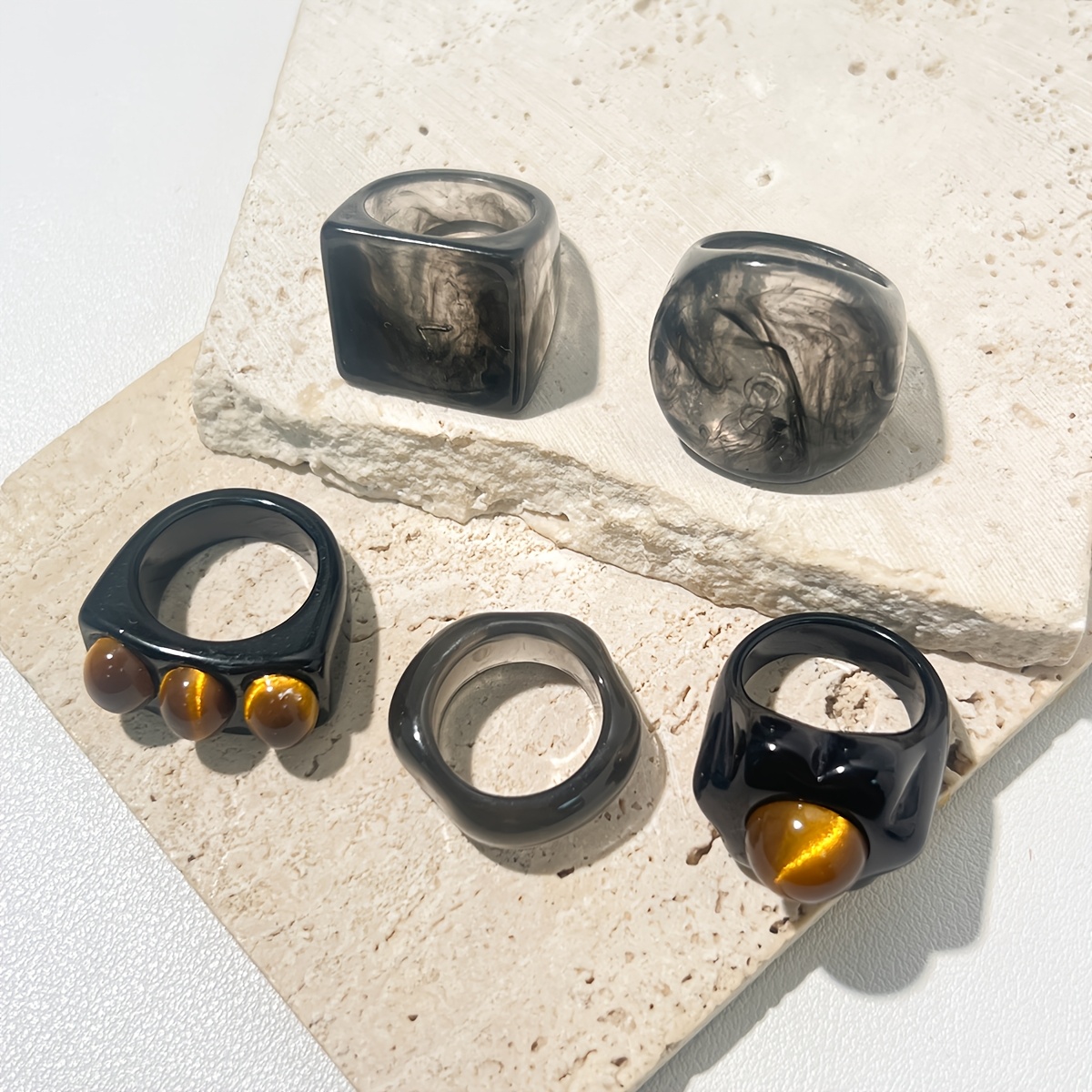 TEMU Lot de 5 bagues d'été série Dark pour femme, haut de gamme et élégantes, en résine avec motif géométrique