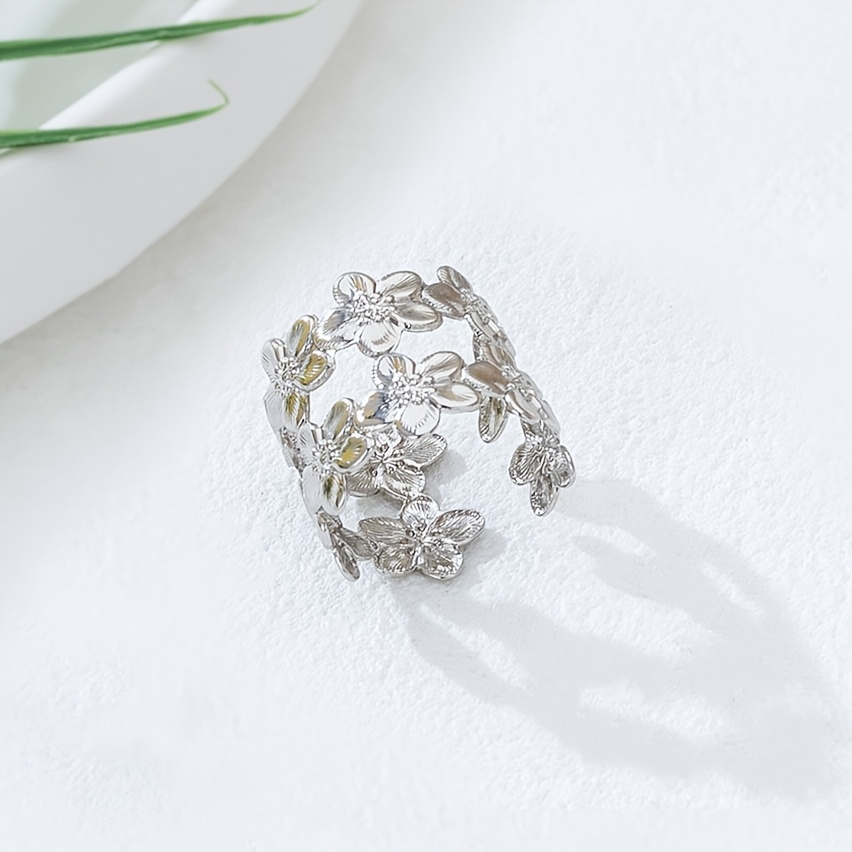 Women's French-Style Floral Openwork Ring, Elegant Design