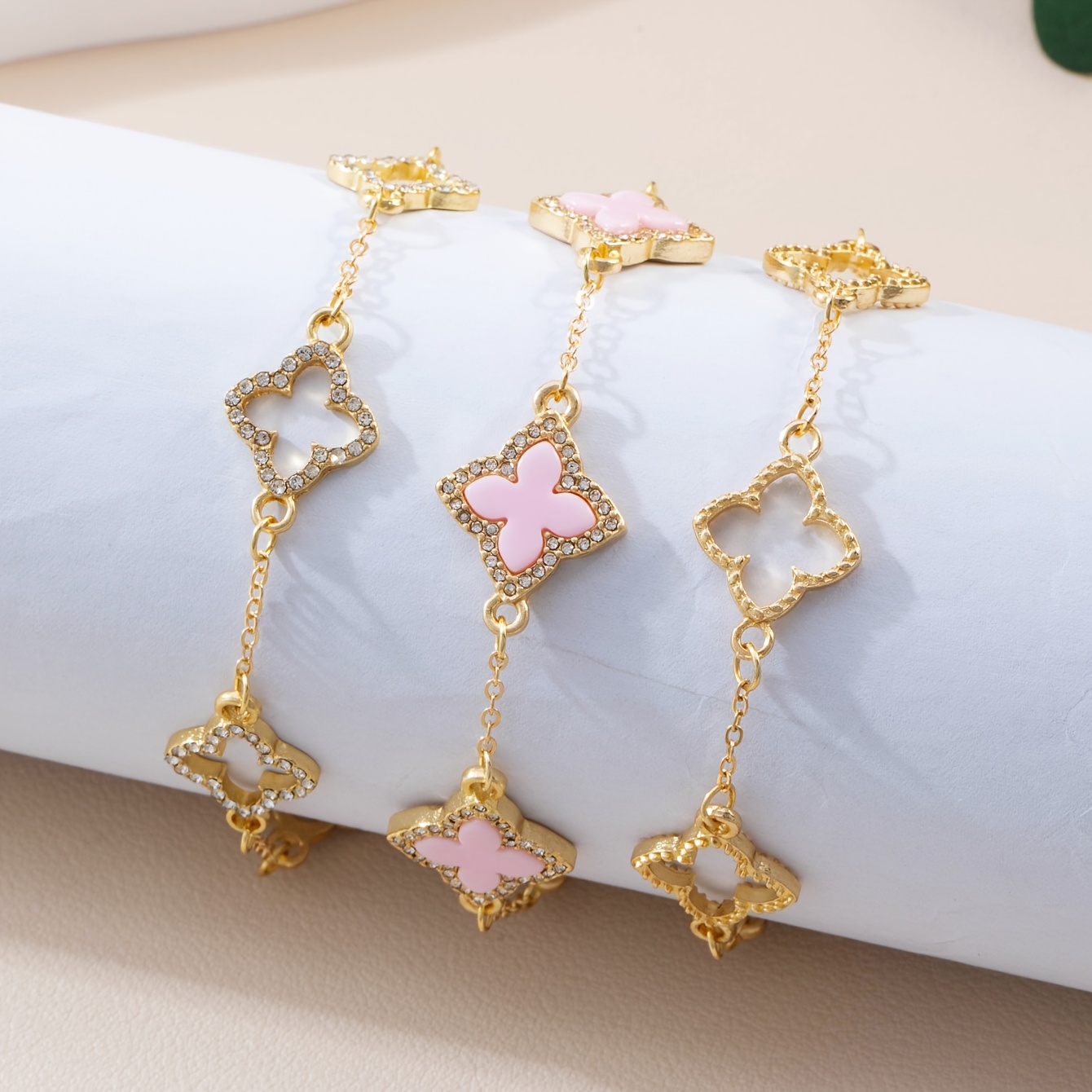 E-shop 3-teiliges Luxus-Armband-Set der gehobenen Preisklasse mit vierblättrigem Kleeblatt Strasssteinen, Gold, elegantes süßes Damen-Armband-Set,