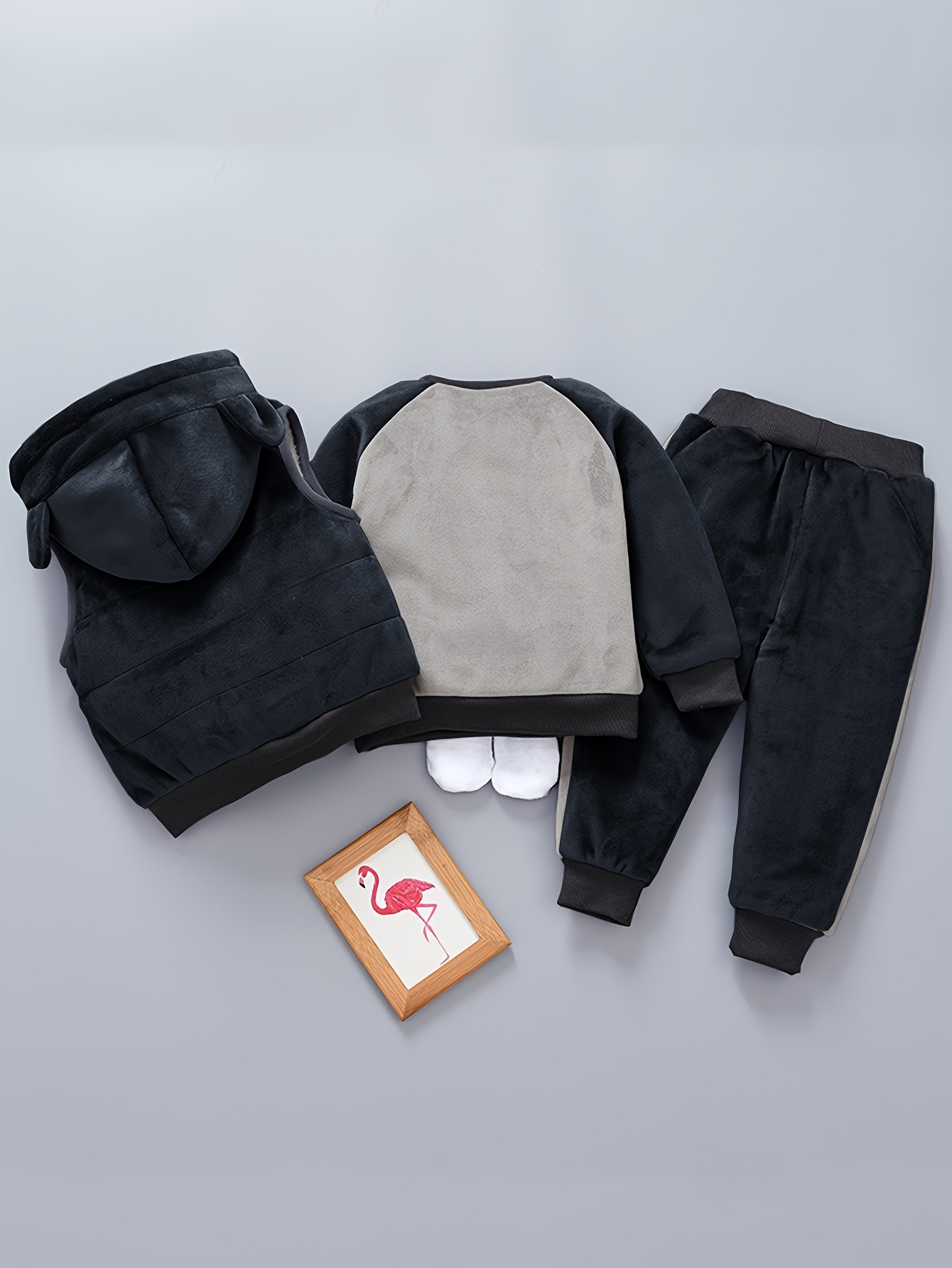 cute cartoon cat three piece set for babies in autumn and winter featuring a thickened hoodie pants and a stylish vest with a hood for outdoor Product details 11