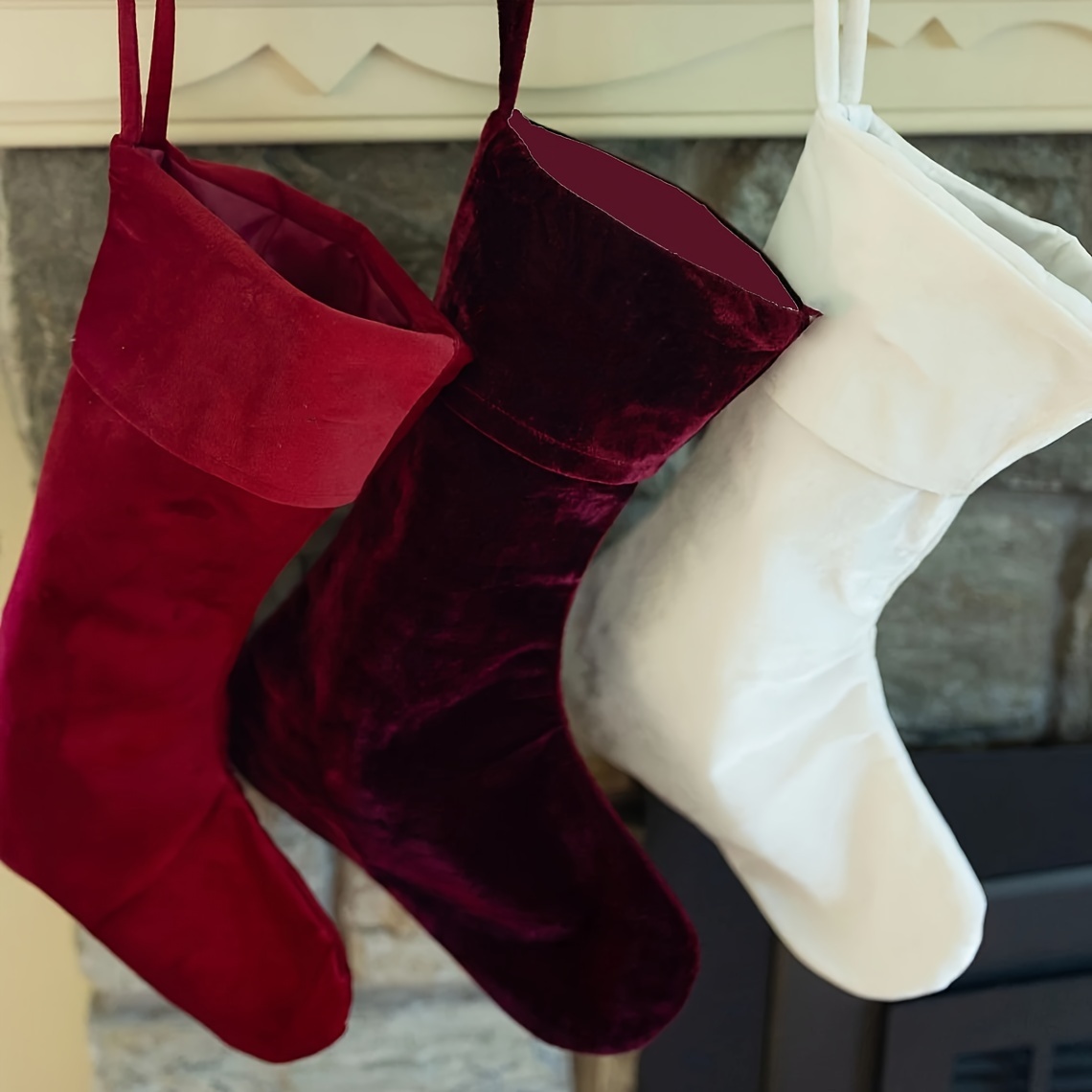 

Three-color Velvet Christmas Socks, Christmas Decoration Socks, Christmas Tree Ornaments, Christmas Gift Storage