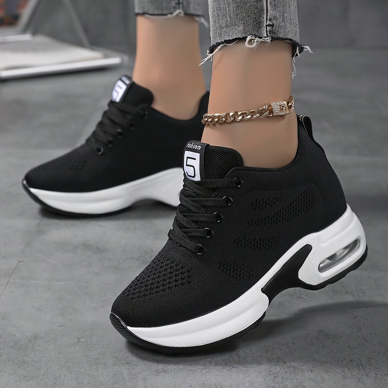 Zapatillas casuales transpirables para mujer SOSENFER - Zapatos de caminar con cordones de punta baja, suela blanca acolchada, correa de tobillo con cadena dorada y "12,7" (5") branding, versátiles para todas las estaciones, zapatillas para mujer, calzado cómodo, diseño de contraste elegante