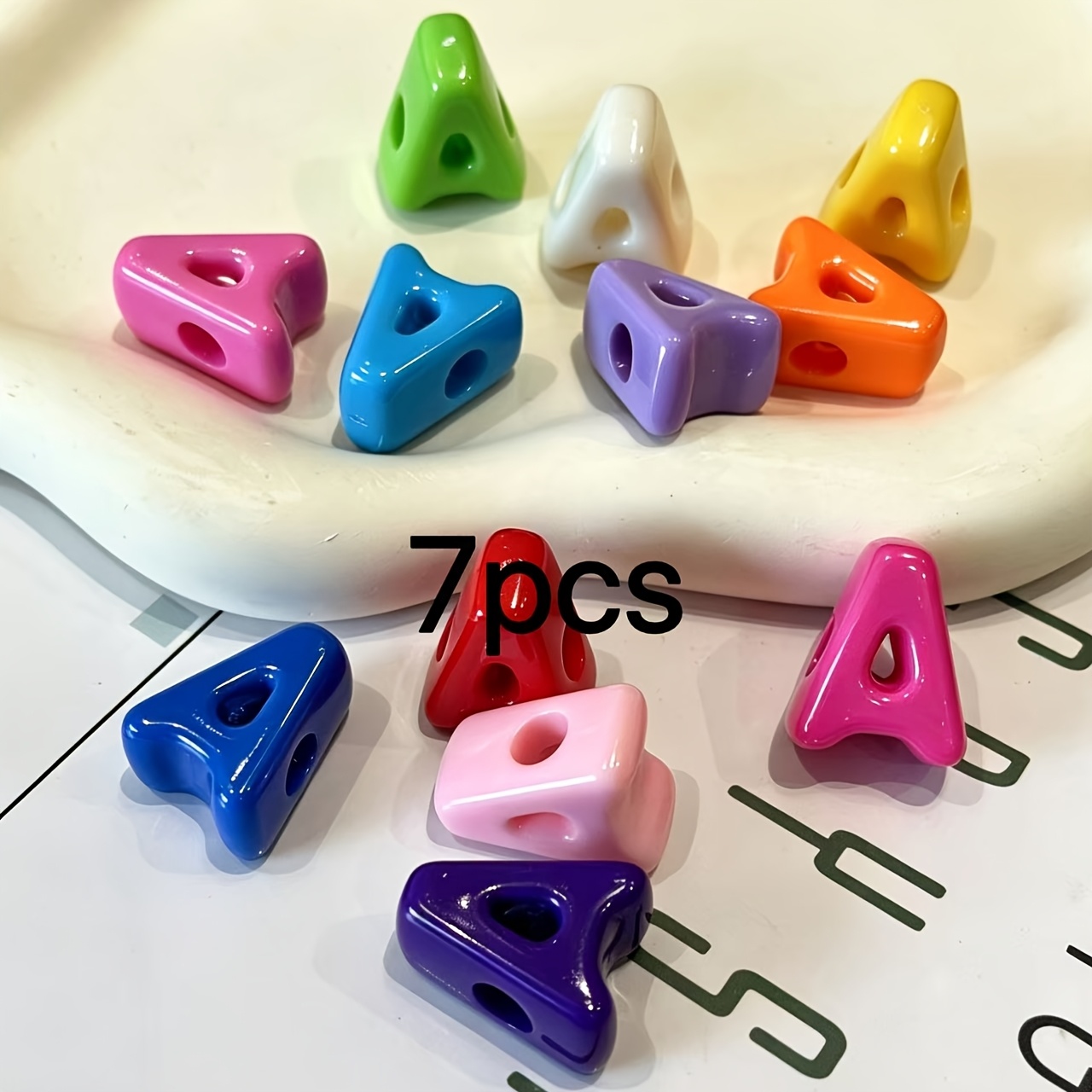 TEMU 7 piezas de cuentas acrílicas del alfabeto inglés con agujero grande, colores aleatorios, específicas A-Z, para pulseras de paracord DIY,