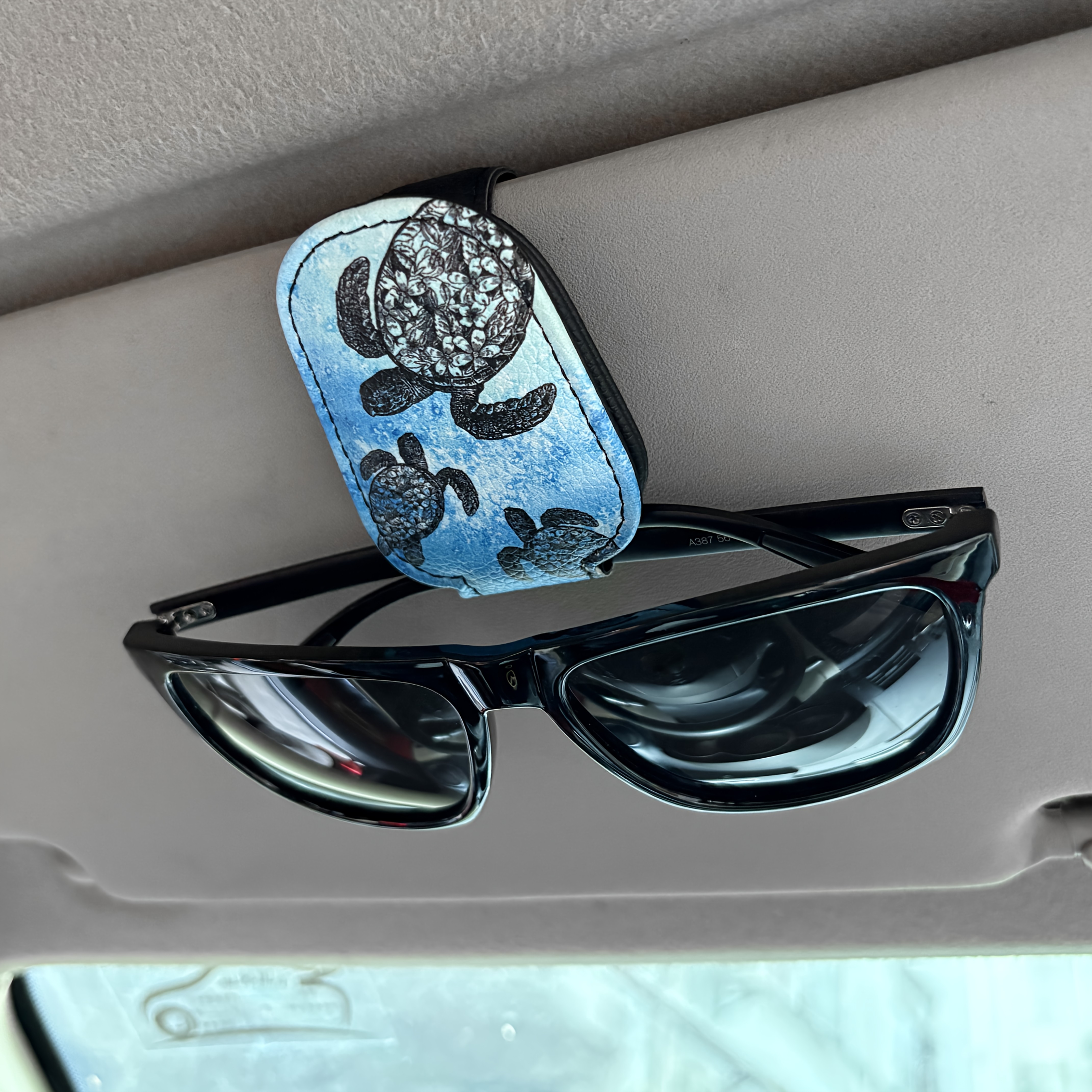 TEMU 1pc Turtle Pattern Sunglasses Holders For Car, Magnetic Leather Sunglasses Clip For Car Visor, Car Interior Visor Accessories