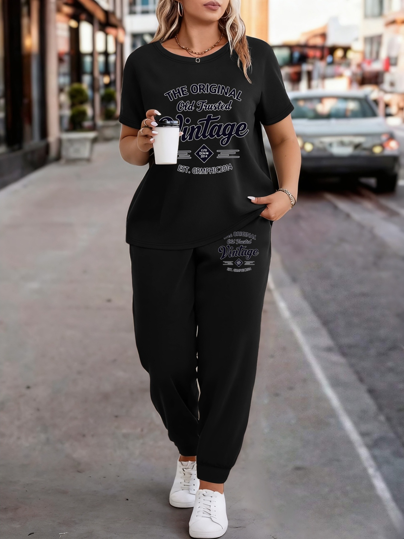 Ensemble Vintage Streetwear — Jogging & T-shirt Graphique Ensemble de détente 2 pièces pour femme grande taille, T-shirt et jogging doux à élasticité moyenne avec cordons de serrage et poches, imprimé graphique, style décontracté idéal pour le printemps et l