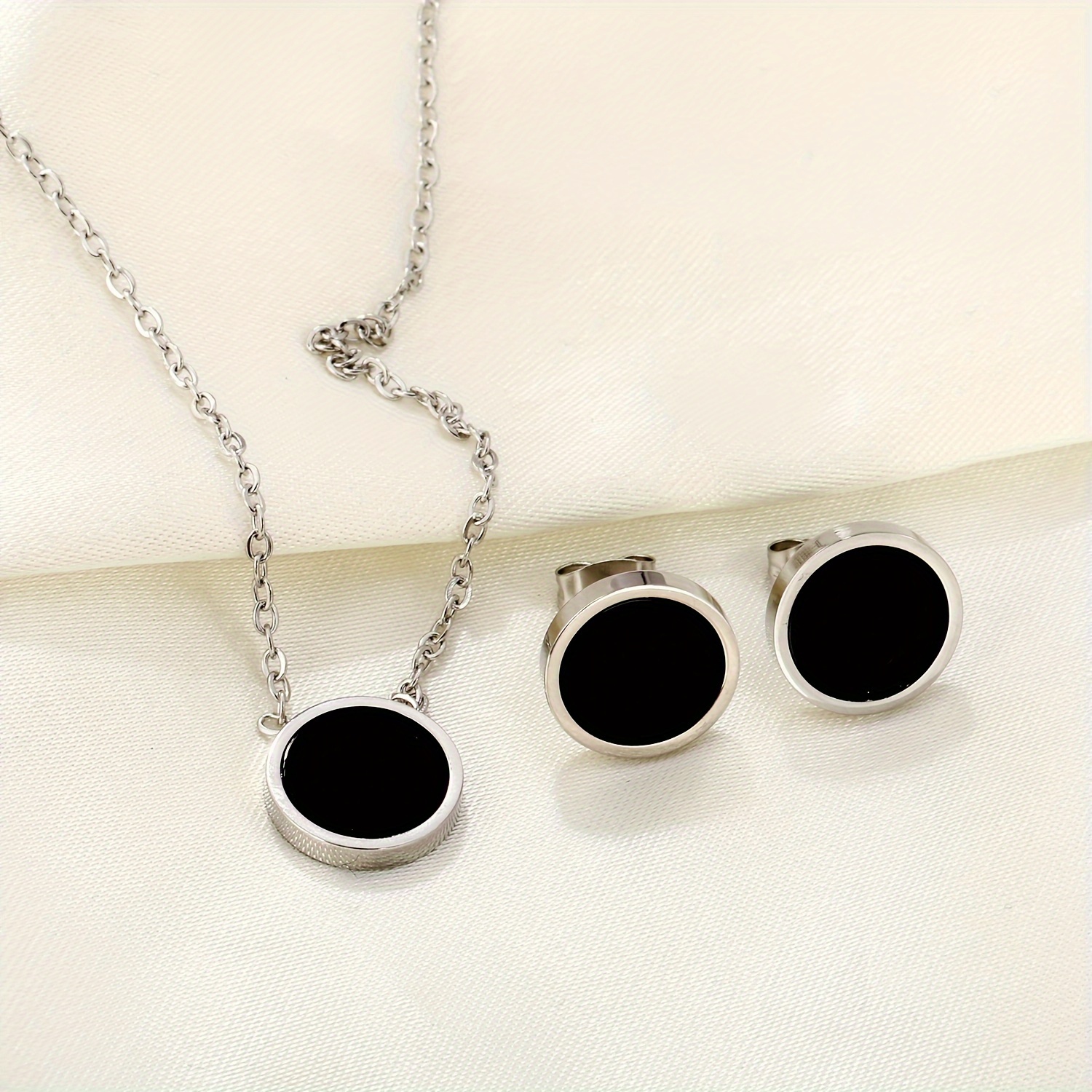 E-shop 3-teiliges Set: Neuer Damen-Schmuck im Retro-Stil, Edelstahl Rundohrringe und Halskette – Vielseitig für , Partys, Feiern und festliche Anlässe