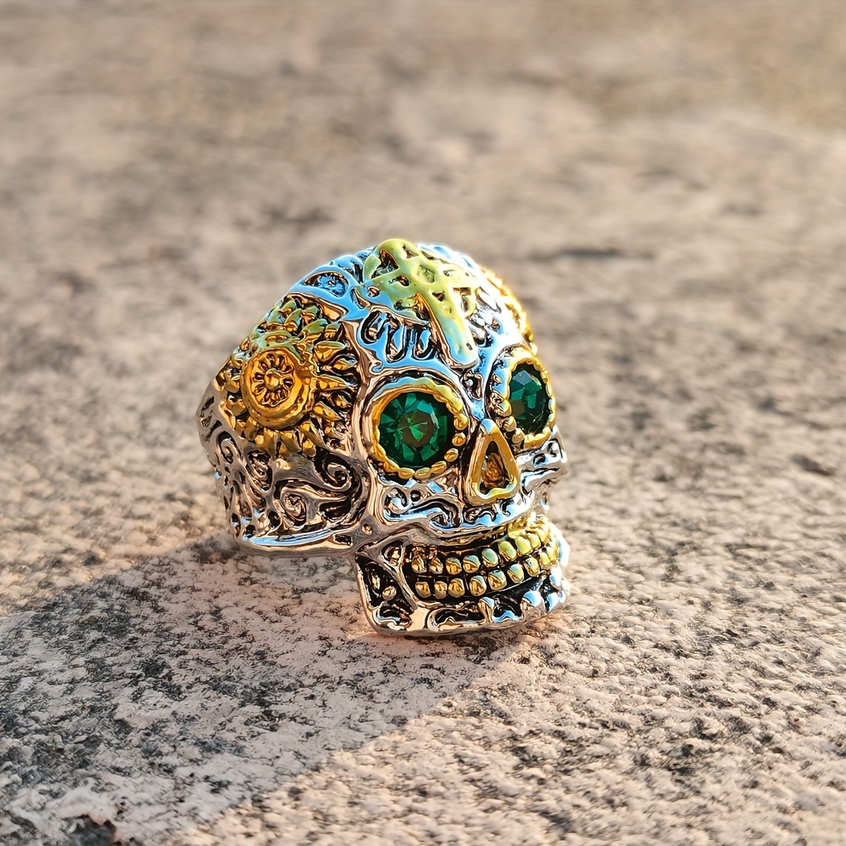 

1pc Retro Skull Head Ring Jewelry, Men's Carving Ghost Head Green Eye Finger Ring