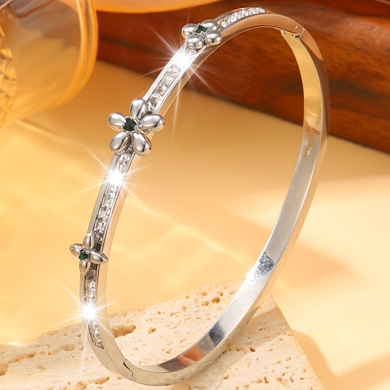 Exquisite Stainless Steel Bracelet Inlaid with Synthetic Zirconia