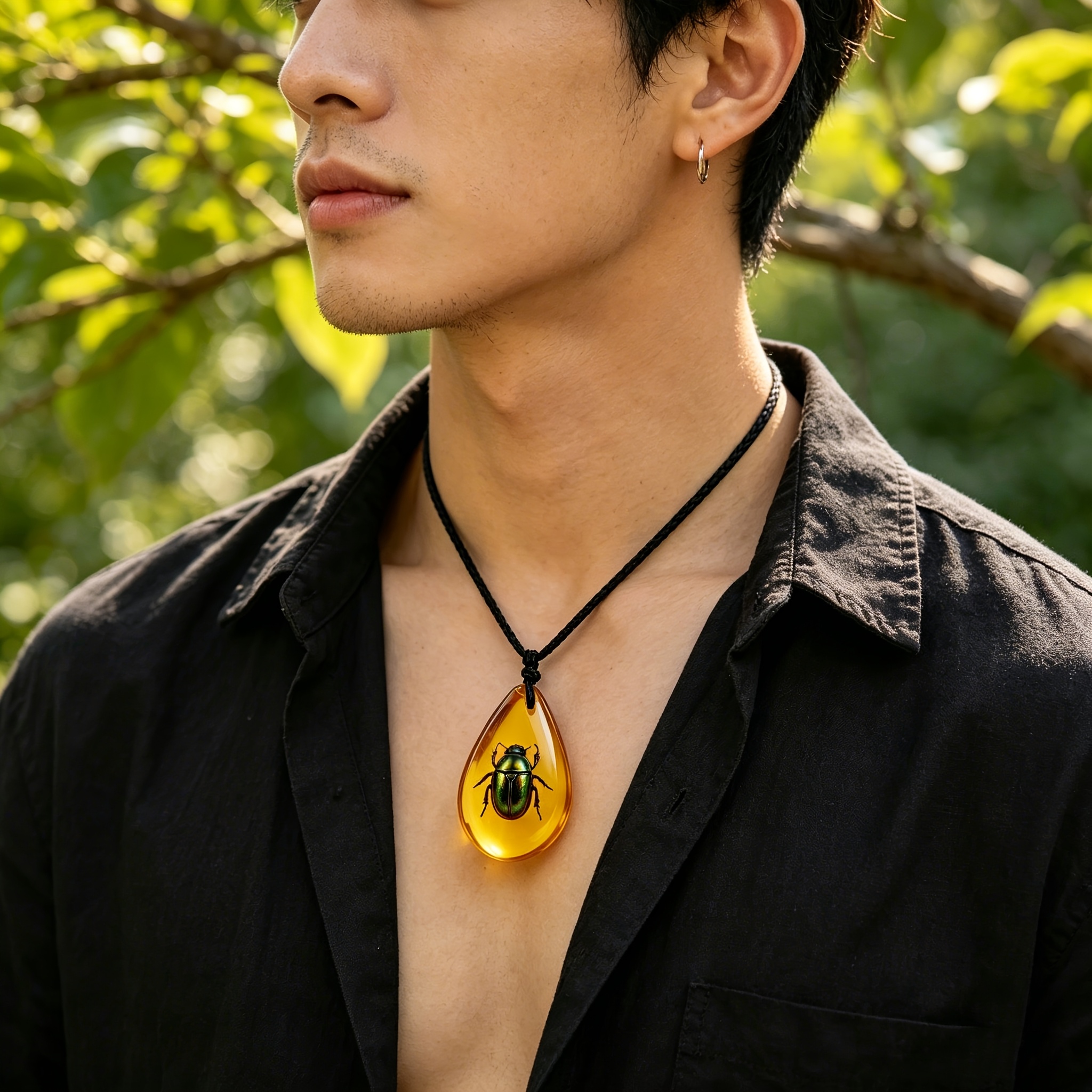 2pcs Unisex Imitation Amber Snake & Beetle Pattern Necklace Set