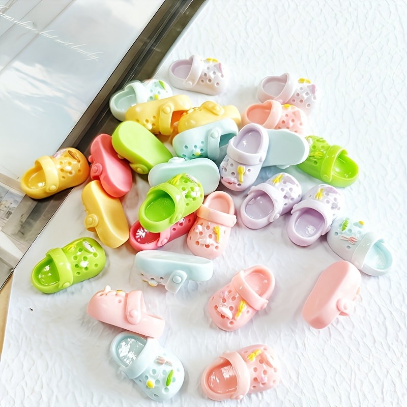 TEMU 50pcs Mini Breloques Chaussures en Résine Couleurs Mélangées - Embellissements Floraux Papillon Main pour Pinces à Cheveux, Coques de Téléphone
