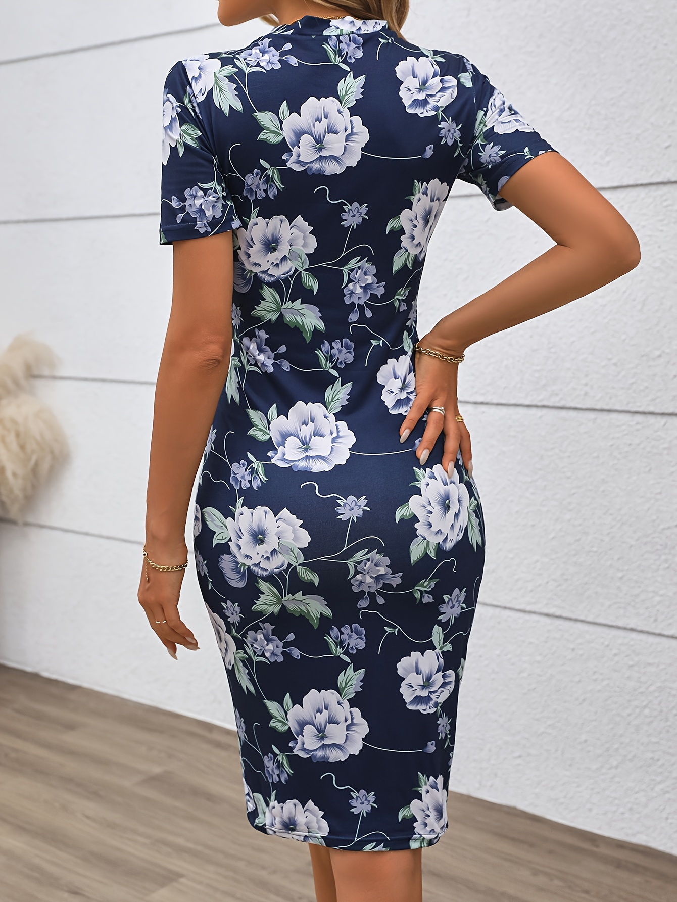 princess polly baby blue dress Lipsy FLORAL PRINT TEXTURED HALTER BODYCON MIDI - Cocktail dress / Party  dress - navy/blue