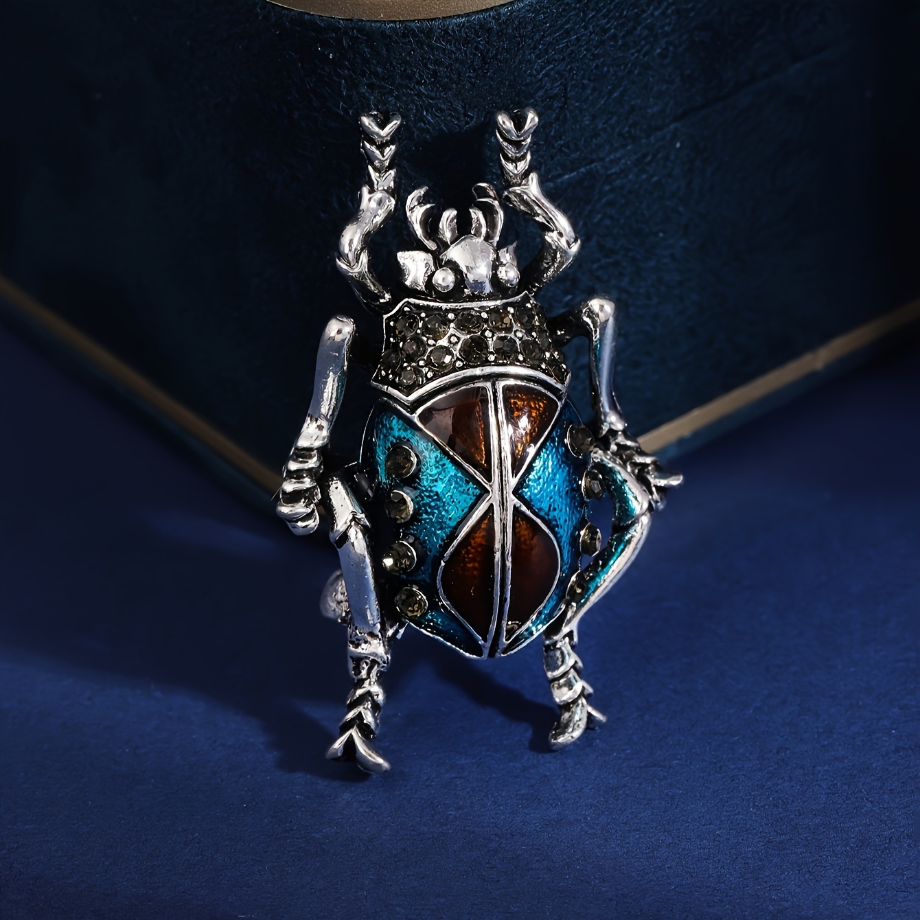 Image of A Vintage Style Punk-inspired Three-dimensional Drip-enamel Insect Brooch, Suitable For Accessorizing Outfits To Showcase A Style