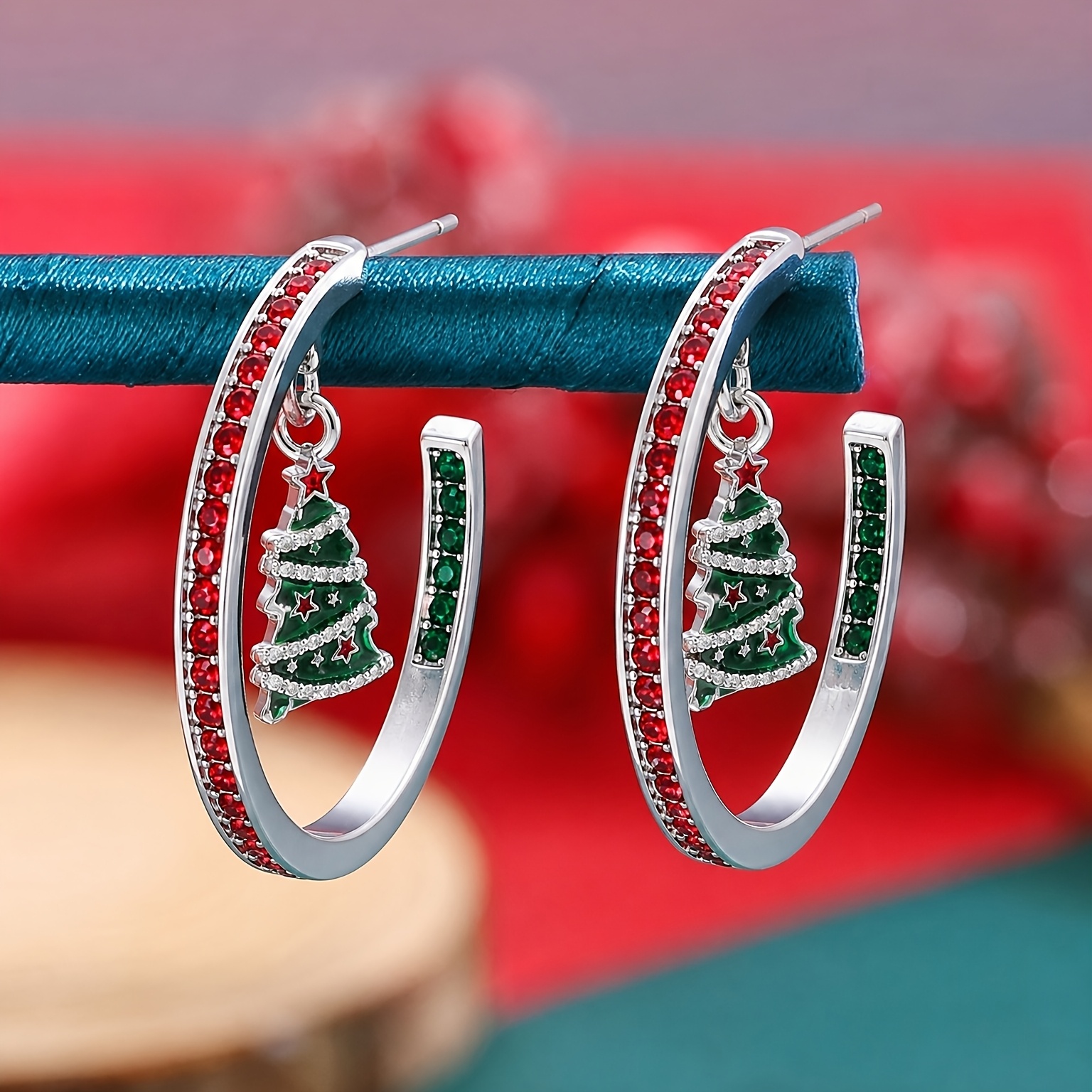 TEMU Boucles d'oreilles créoles de sapin de Noël avec boîte cadeau, boucles d'oreilles pendantes créoles de sapin de Noël avec strass et émail , ton