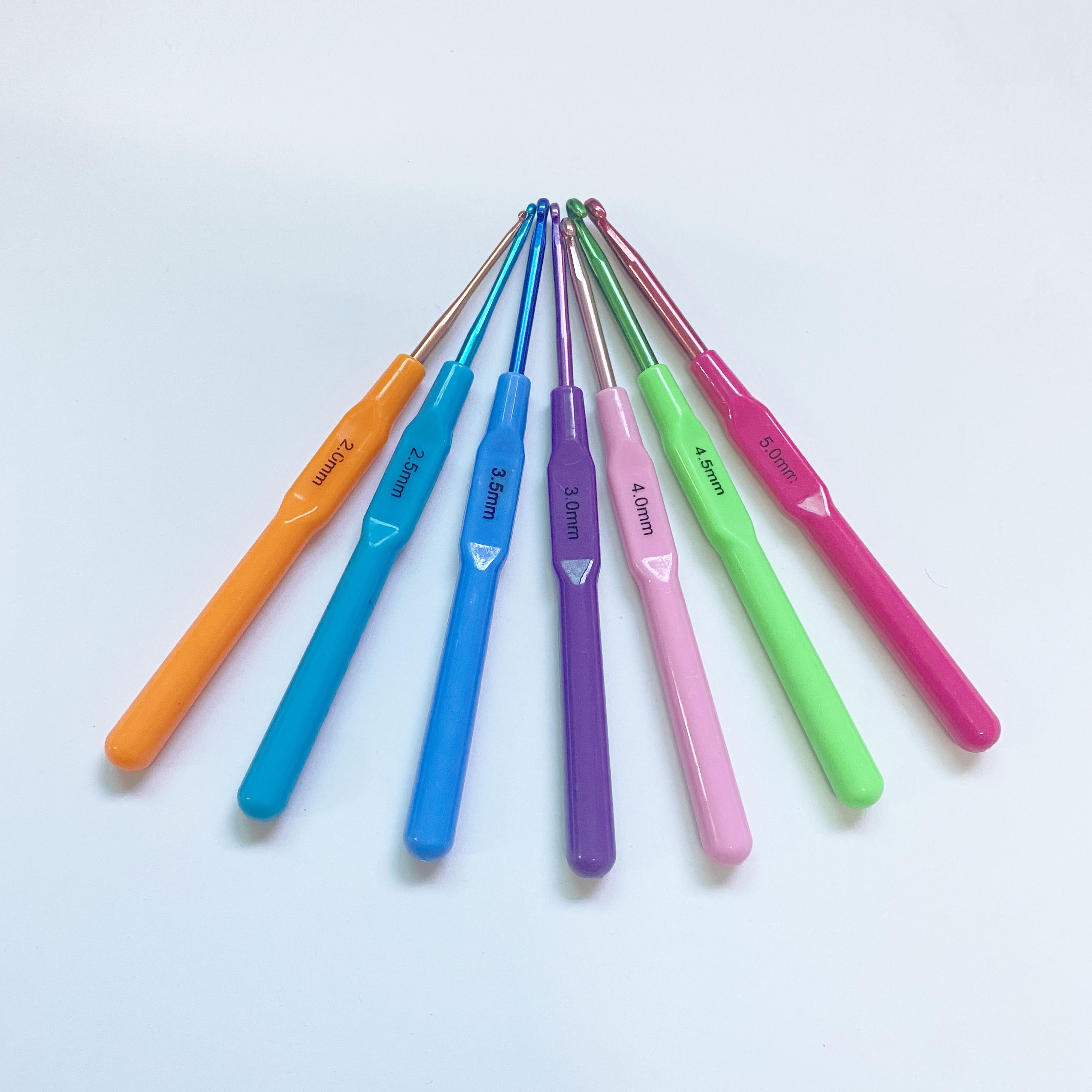 

7 Pcs Candy-colored Crochet Hooks For Home Use - Set Of 7 Crochet Needles In Various Colors (random Color Distribution)