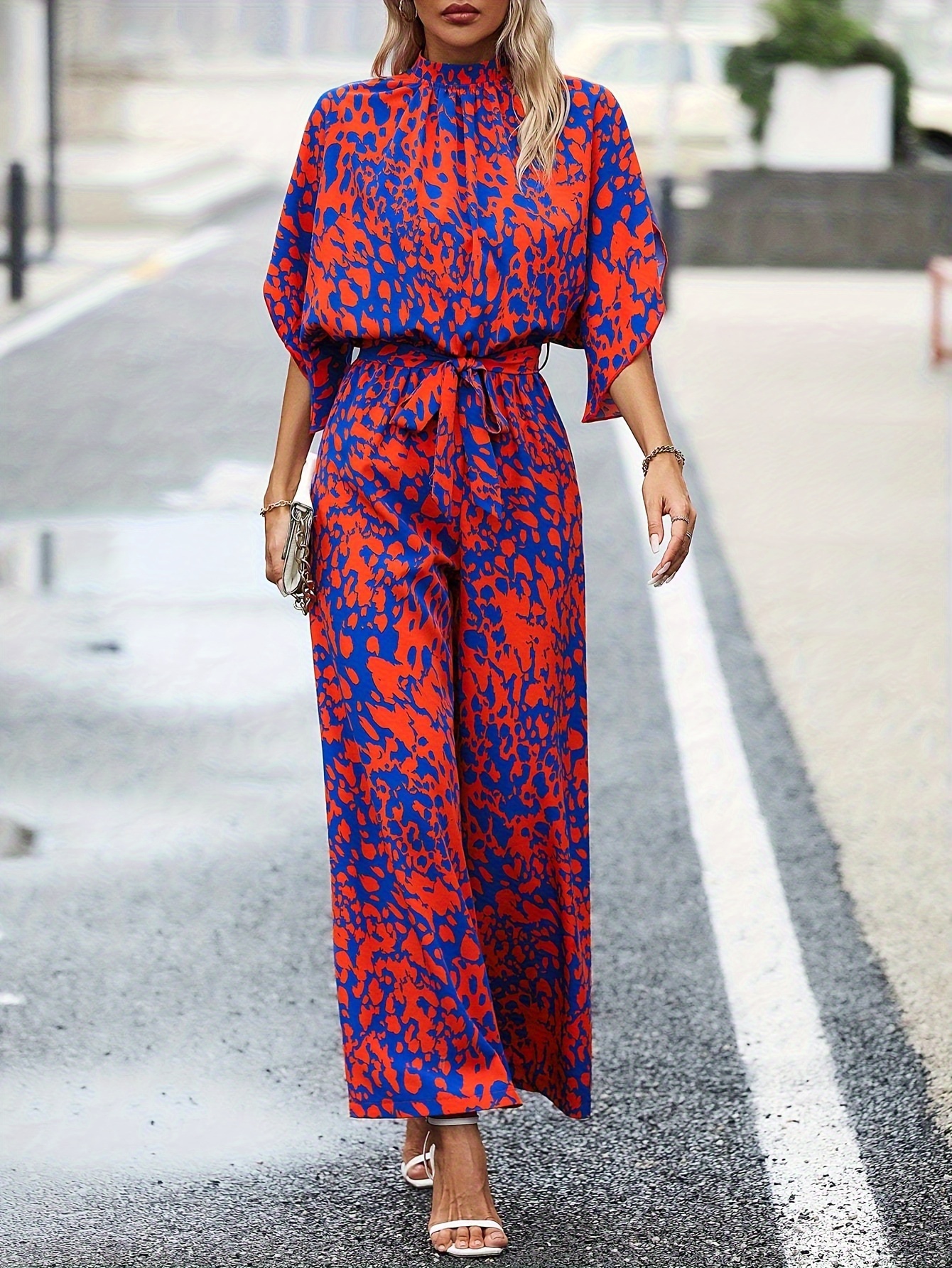 Combishort Rouge Contrasté À Volants Et Épaules Dénudées