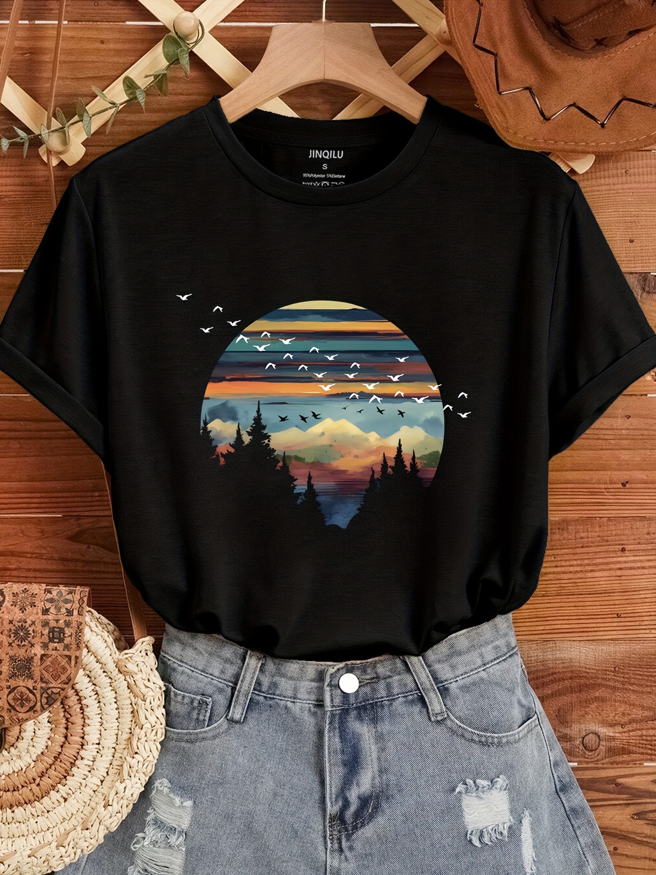 t-shirt décontracté à col rond pour femme avec impression de paysage, manches courtes, tissu extensible moyen, coupe régulière - g7271, haut dété | t-shirt coupe relâchée | impression de paysage   Détails du produit 6