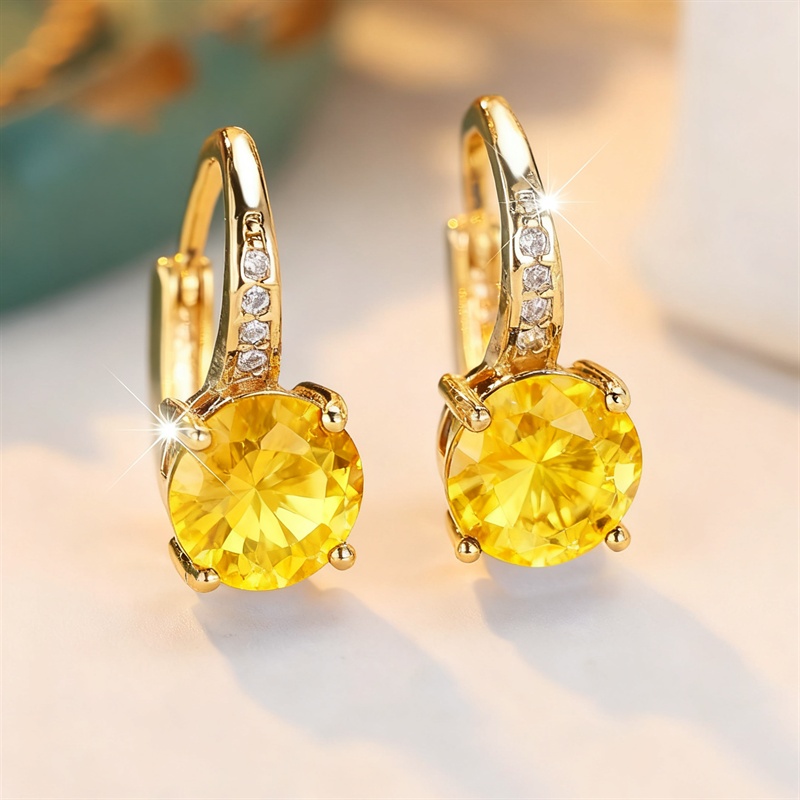 E-shop Paar goldenfarbene 4-Klauen-Ohrhaken mit Cut-Set, gelbe synthetische Zirkonia- Ohrstecker, klassische Mode, individuelle , exquisite, elegante,