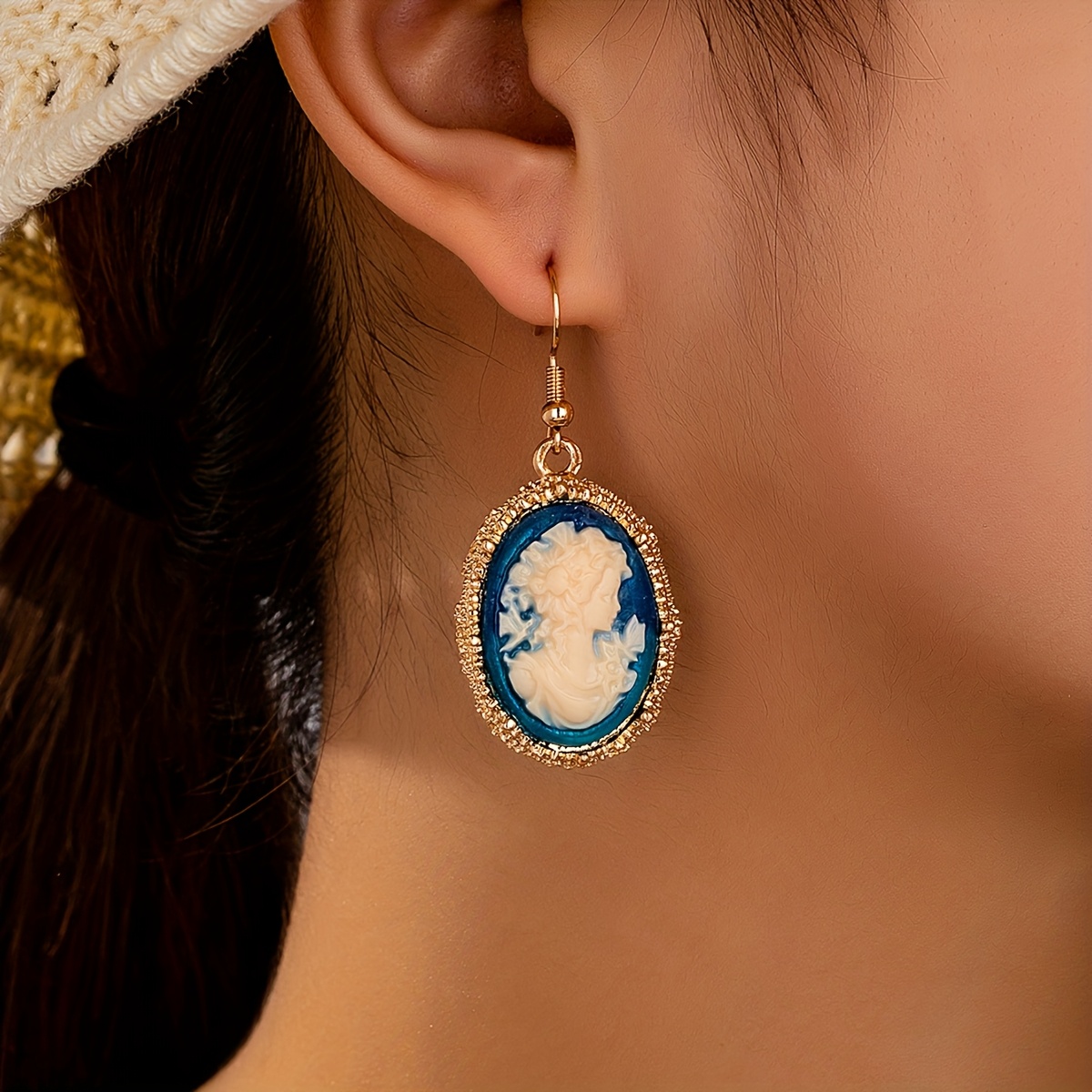 TEMU A Pair Of Fashionable, Minimalist And Women's Embossed Earrings