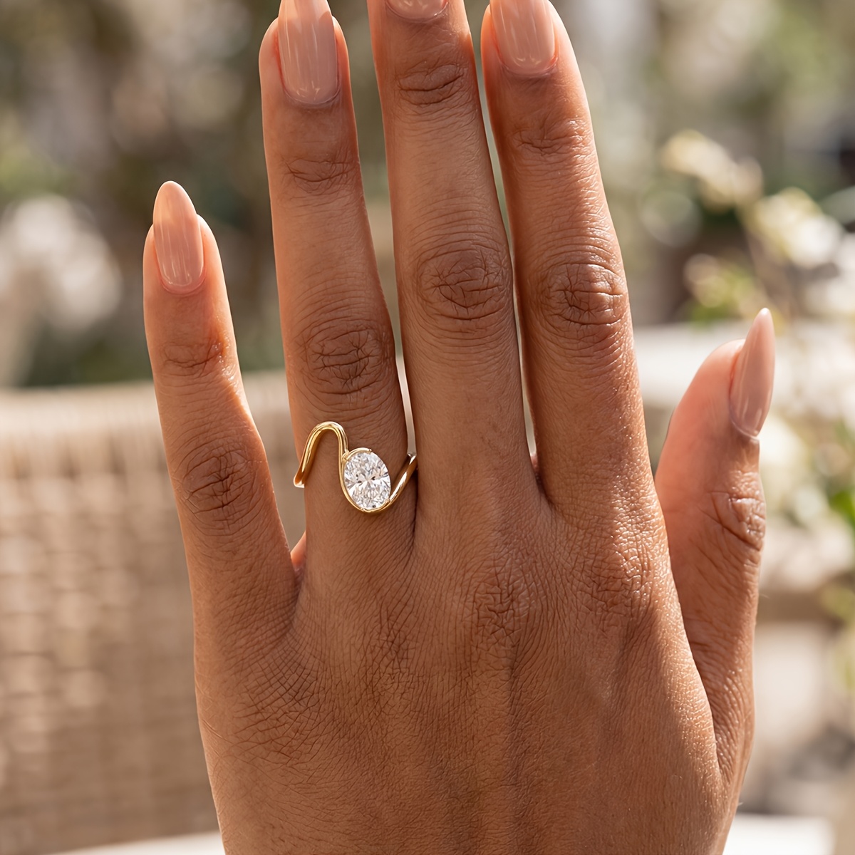 Women's Casual Curved Oval-Shaped Wedding Ring, Elegant Accessory