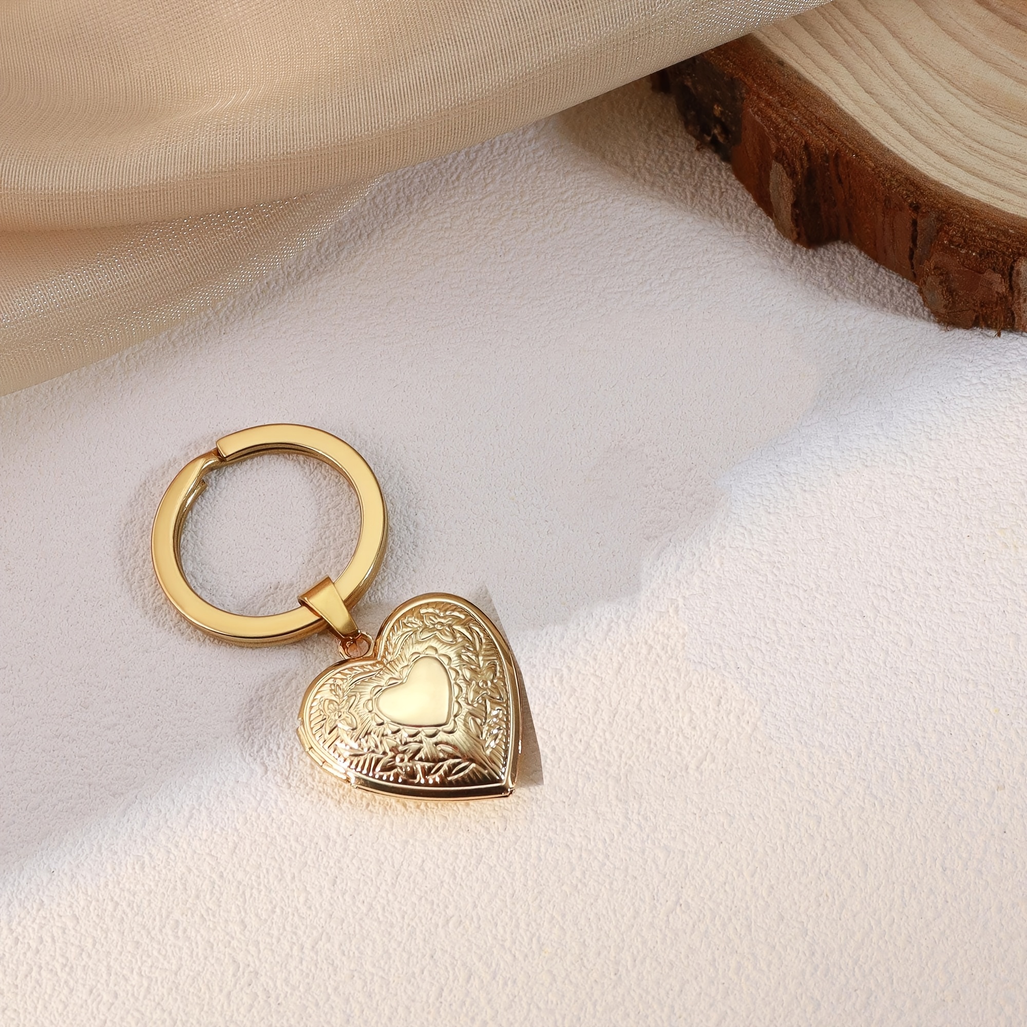 TEMU Photo Heart-shaped Keychain, Flip-cover Love Metal Photo Frame Key , Couple Photo Storage Key Chain, Creative Portable Photo , Car Bag Key
