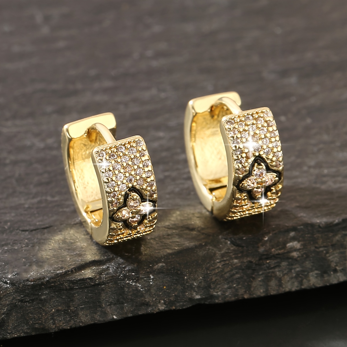Image of 1 Pair Of Luxurious And Grand Copper-inlaid Synthetic Synthetic Zirconia Geometric Round Hoop Earrings, Light Luxury Petal-style Women's Earrings, Dating Gift