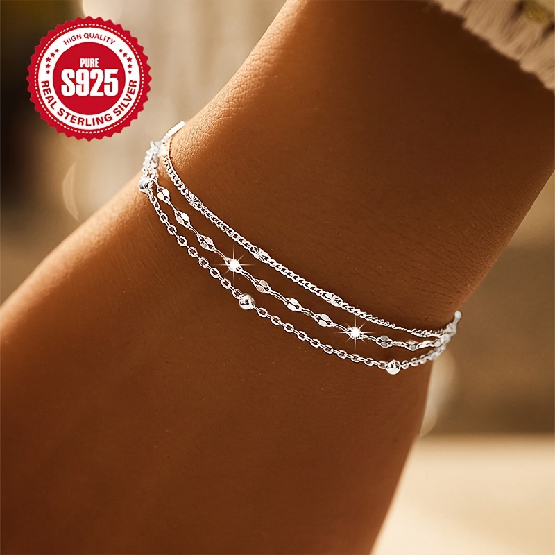 

Un bracelet de mode pour femmes en argent S925, avec un design à plusieurs couches qui brille élégamment. pour de fêtes au et cadeau pour Noël ou Thanksgiving. Hypoallergénique, 2,5 g.