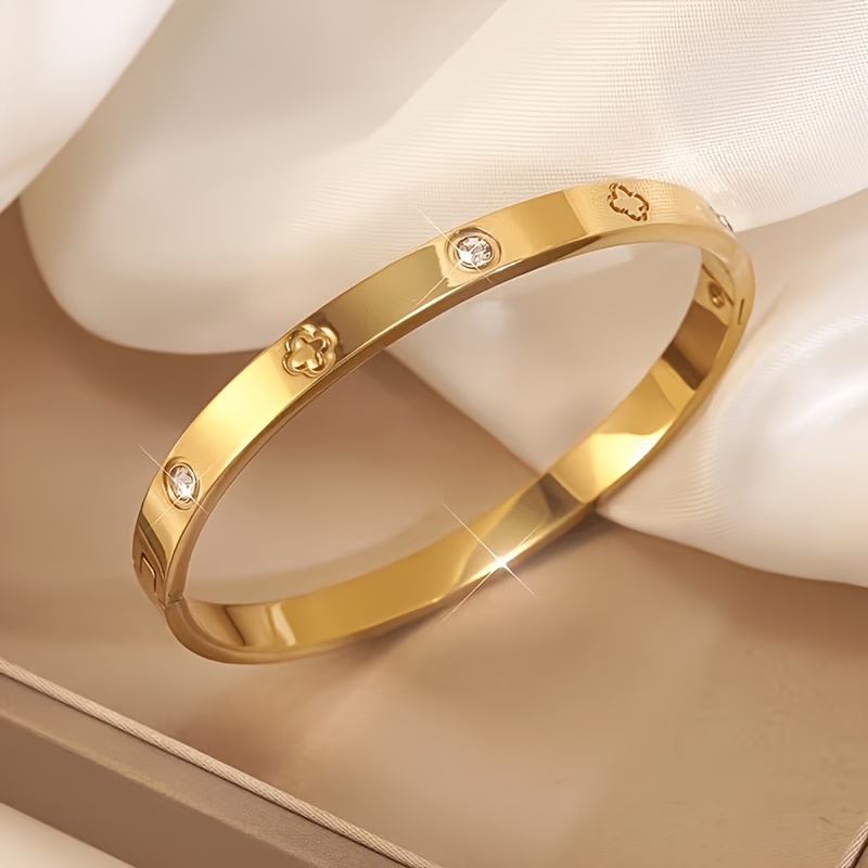 TEMU Ladies' Fashion Alloy Clover Bracelet, Inlaid With Synthetic Zirconia, Hypoallergenic, Waterproof, And Fade-resistant. Suitable For Daily Wear