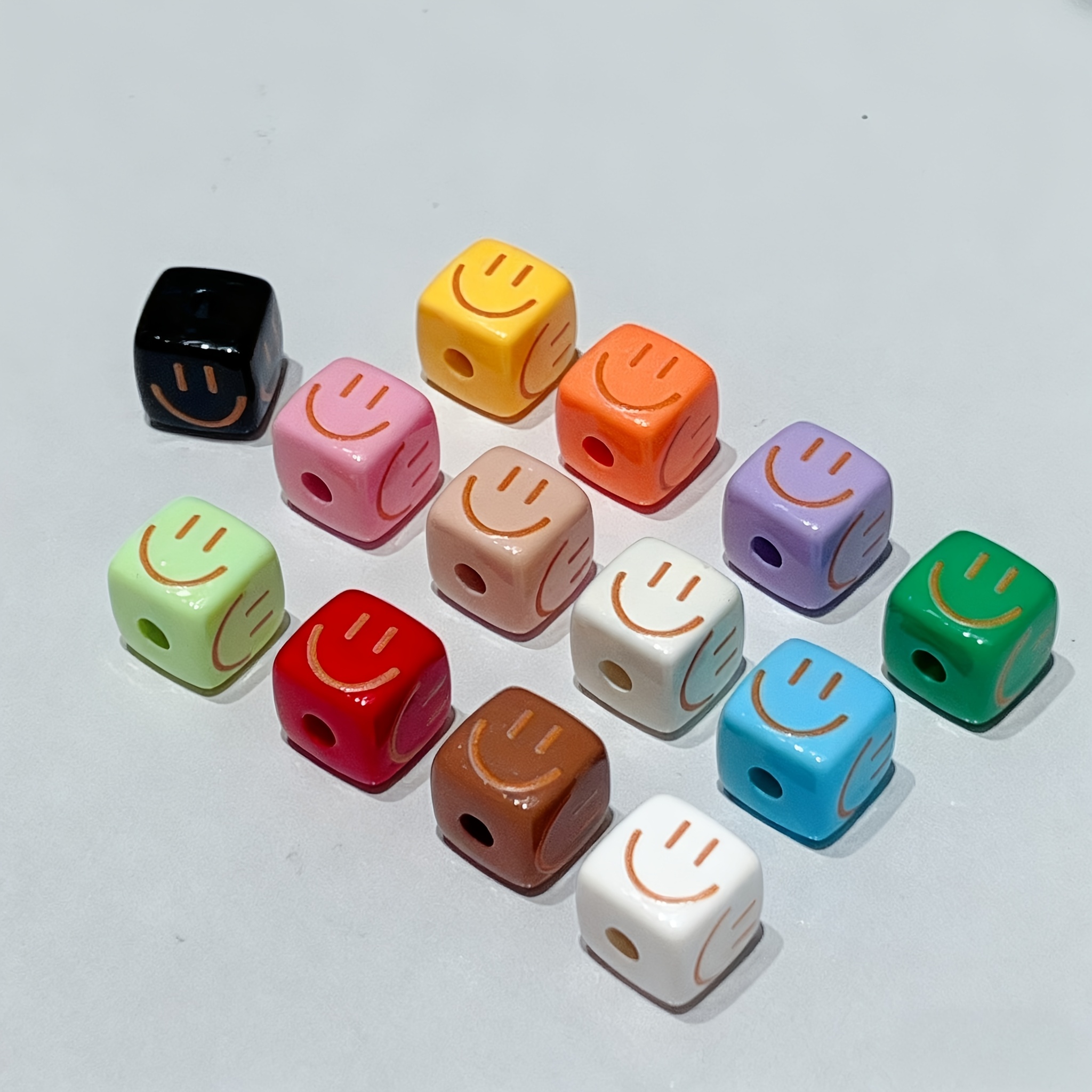 E-shop 13 Gemischte Farben Smile Perlen - Gemischte Farbe Acryl Handgefertigte Perlen, Geeignet für Schmuckherstellung, Armbänder, Halsketten, Schuh-