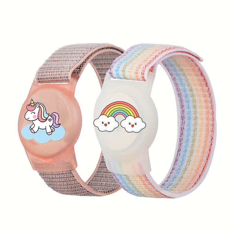 E-shop Dieses Set aus zwei Schutzhüllen für Airtags ist mit einem niedlichen Armband-Design aus weichem und atmungsaktivem Nylon ausgestattet. Es