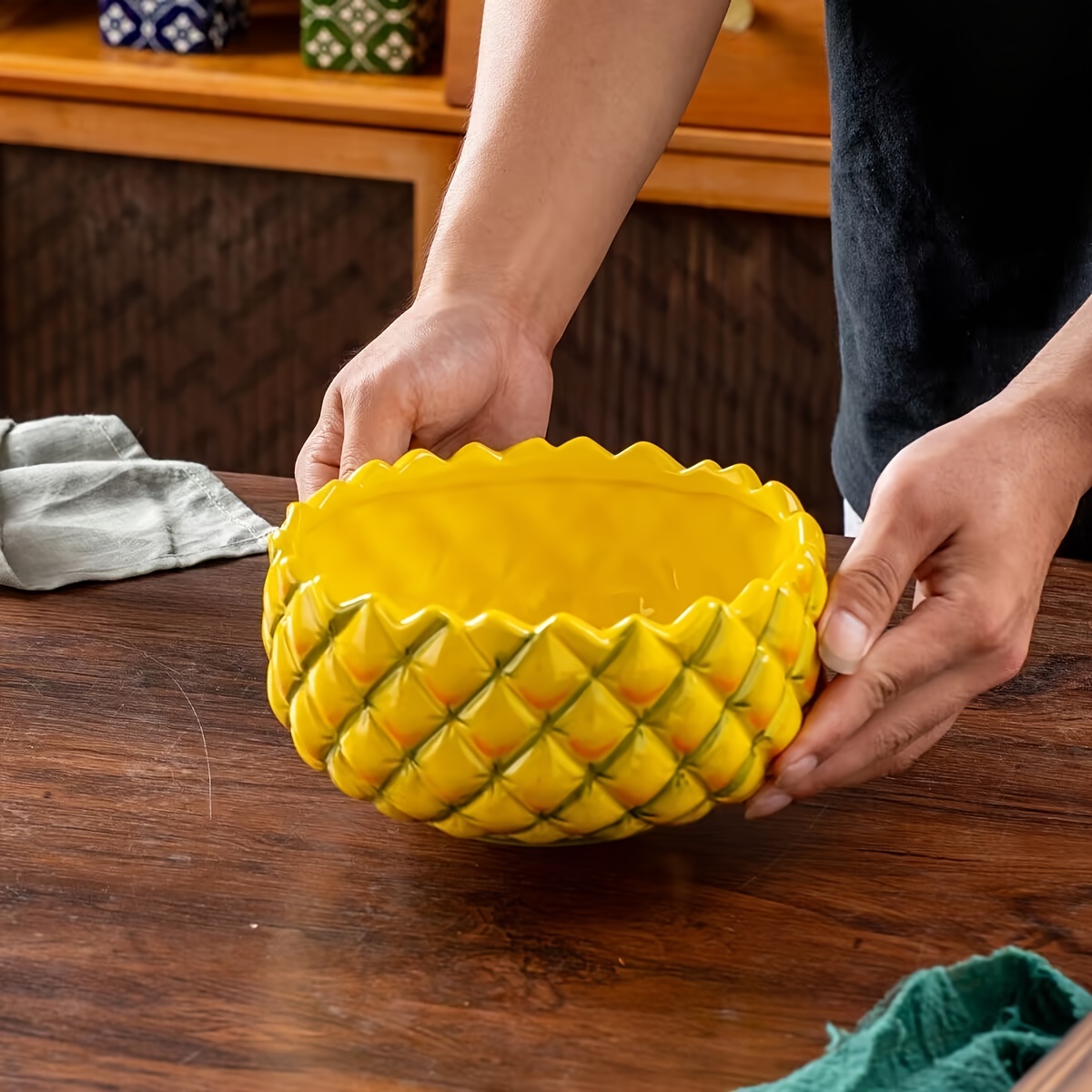 [Pineapple Bowl] Ceramic Pineapple-Shaped Bowl with Realistic Scales & Glossy Finish - Heat-Resistant Durable Dish for Soup, Salad, Fruits - Vibrant Yellow Decorative Serving Bowl for Indoor/Outdoor Kitchen & Dining - Decorative Fruit Bowl for Home Entertaining, Pineapple Design, Highquality Ceramic, Party Hosts