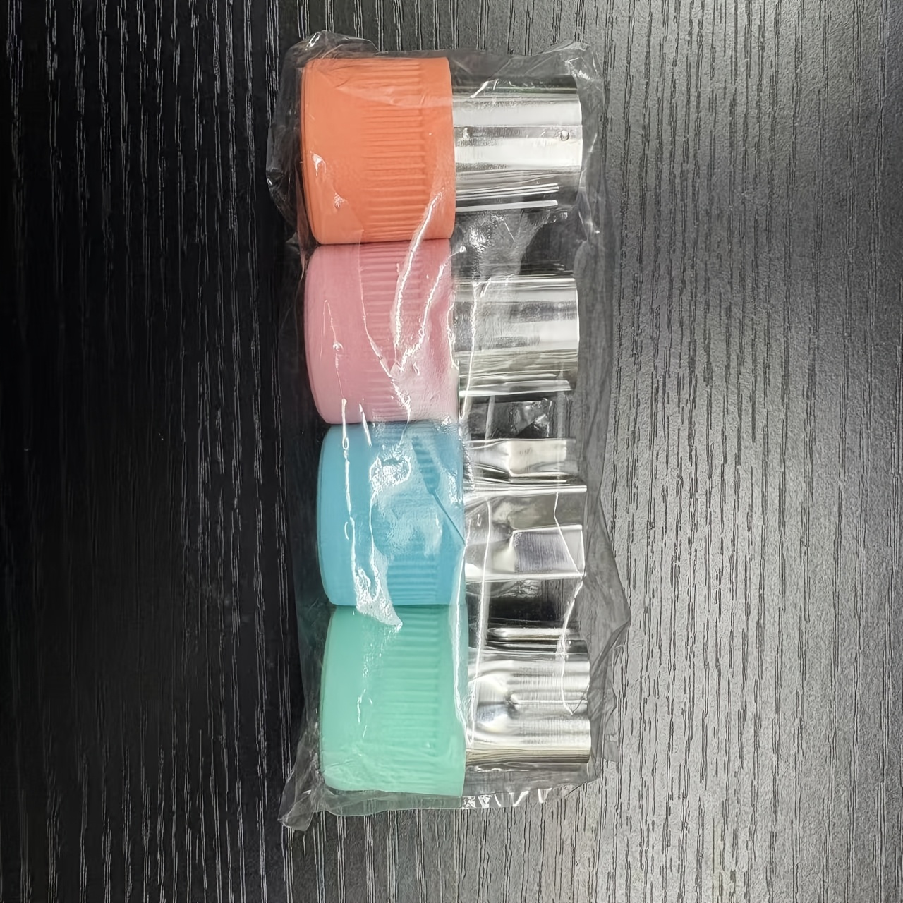 E-shop Ein Set aus 4 Edelstahl-Ausstechformen. Ein Set aus 4 Edelstahl-Ausstechformen – vielseitige Ausstechformen geeignet für Weihnachten, Ostern,