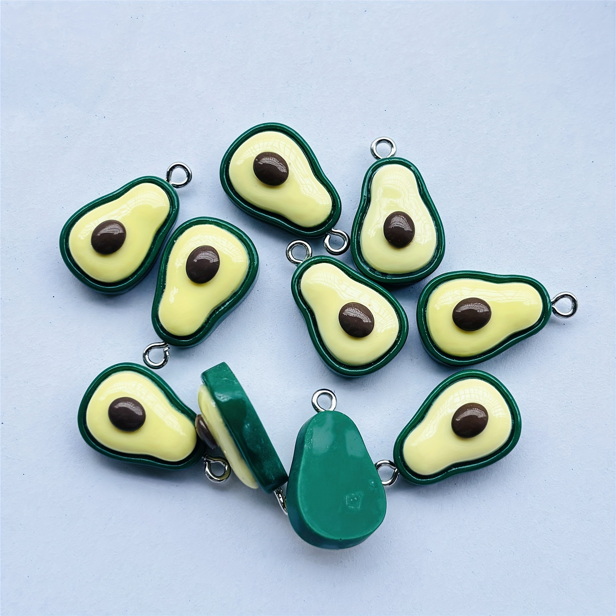 

Lot de 8 Pendentifs Avocat Mignons, -Avocat pour Bracelet, Collier, Boucle d'Oreille, Porte-clés, Fournitures pour la Fabrication de Bijoux