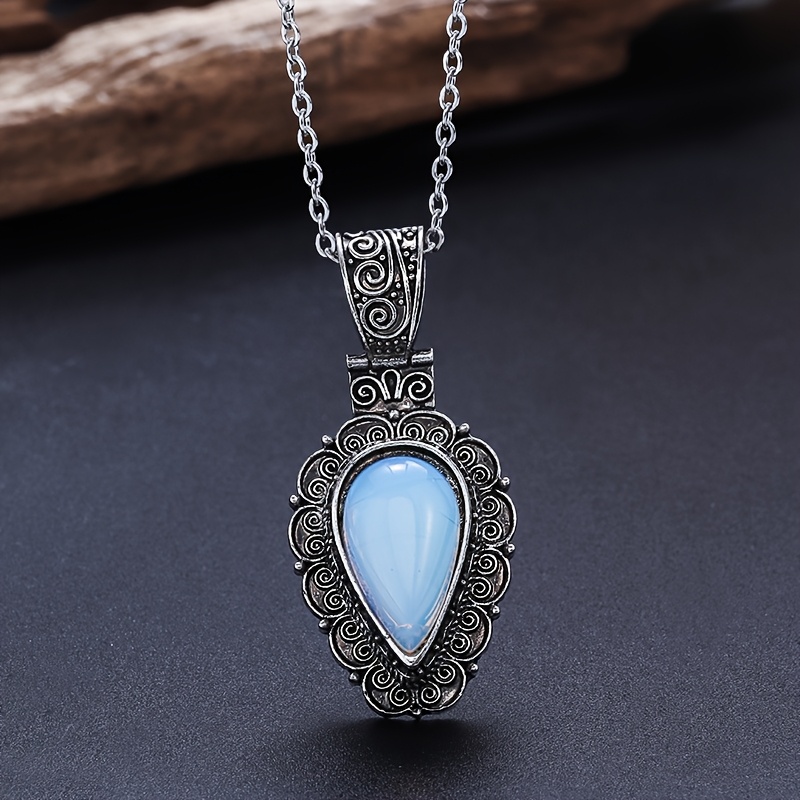 Image of A Vintage Ethnic Style Teardrop-shaped Pendant Necklace, A Unique And Fashionable Jewelry Accessory Gift For Women
