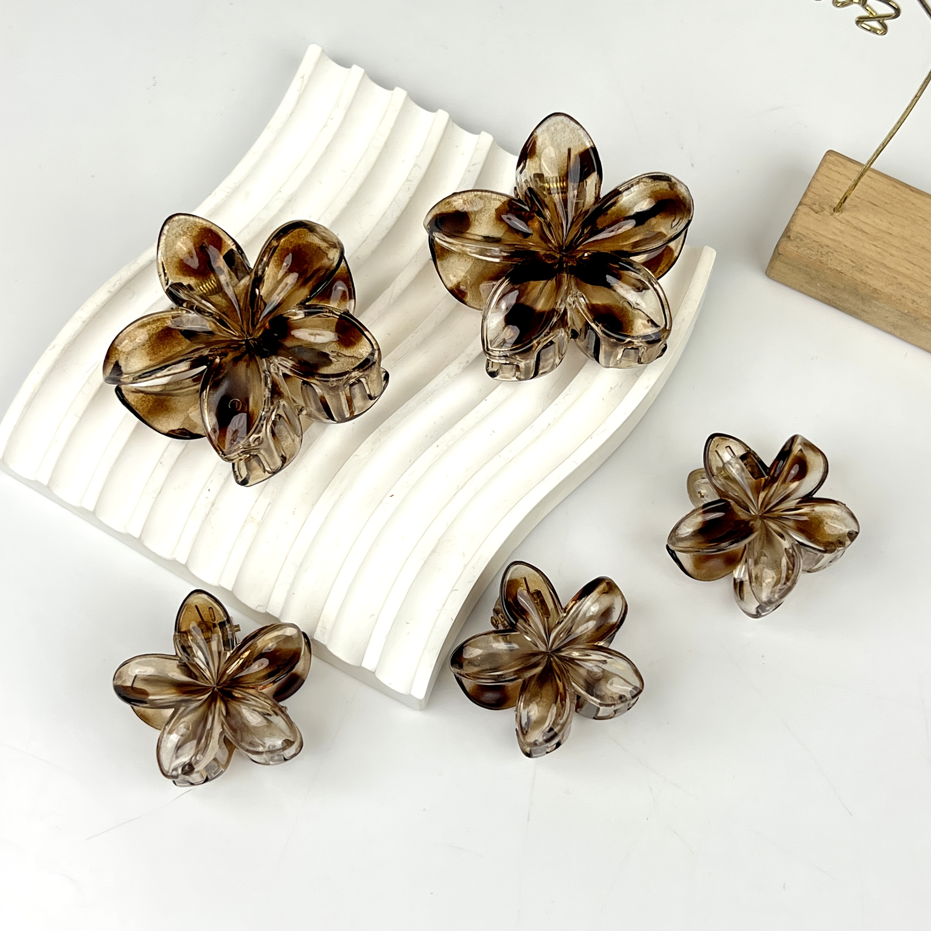 Image of [5pcs Set Of Leopard Print Egg Flower Hair Clip] 2 Medium 3 Small Mixed Set; Sexy And For Women's Half-up And Bangs Clip; Essential For Party, Wedding, Outing, Valentine's Day, Commuting And Daily Use