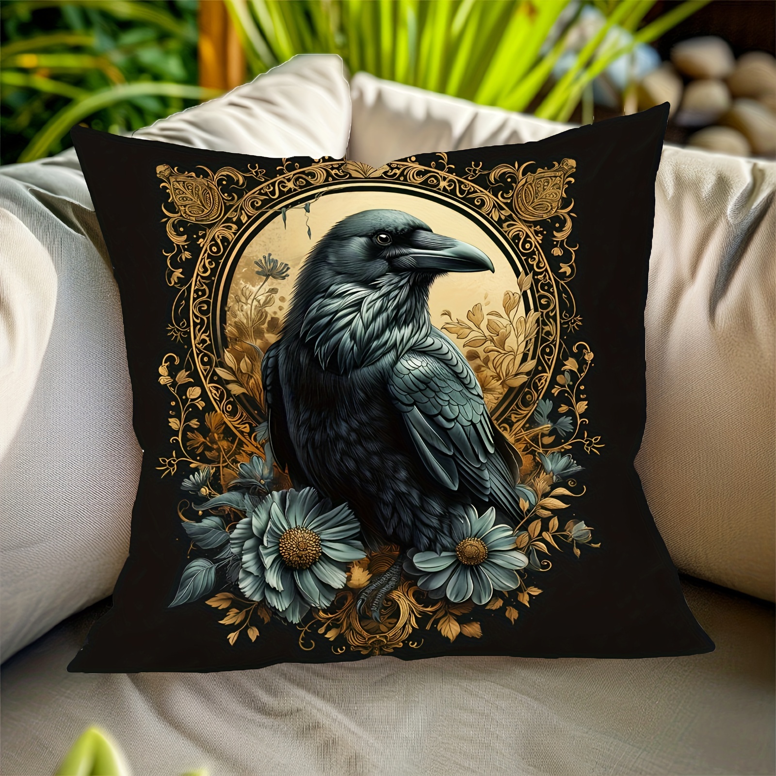 

Housse de coussin élégante Raven : Parfaite pour la décoration d'Halloween - 18x18 pouces, fermeture éclair, tissu polyester, style contemporain