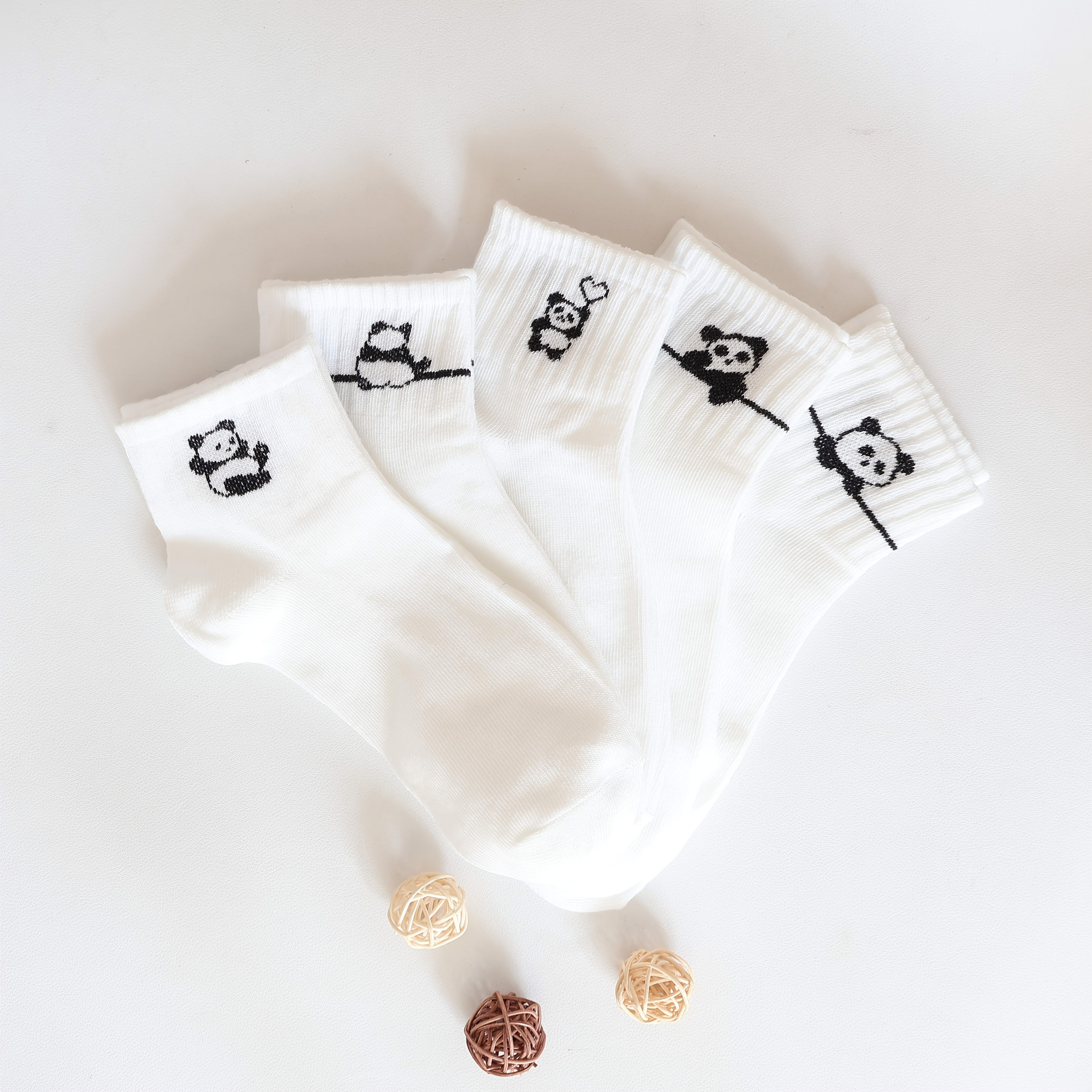 E-shop Fünf Paar bequeme, modische, weiße, süße Panda-Knöchelsocken für Teenager