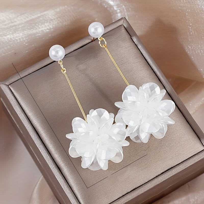 E-shop 2 Stück Weiße Acryl Blumen Elegant Hochwertiges Design Kreative Ohrringe für , Partys, Urlaub Auftritte