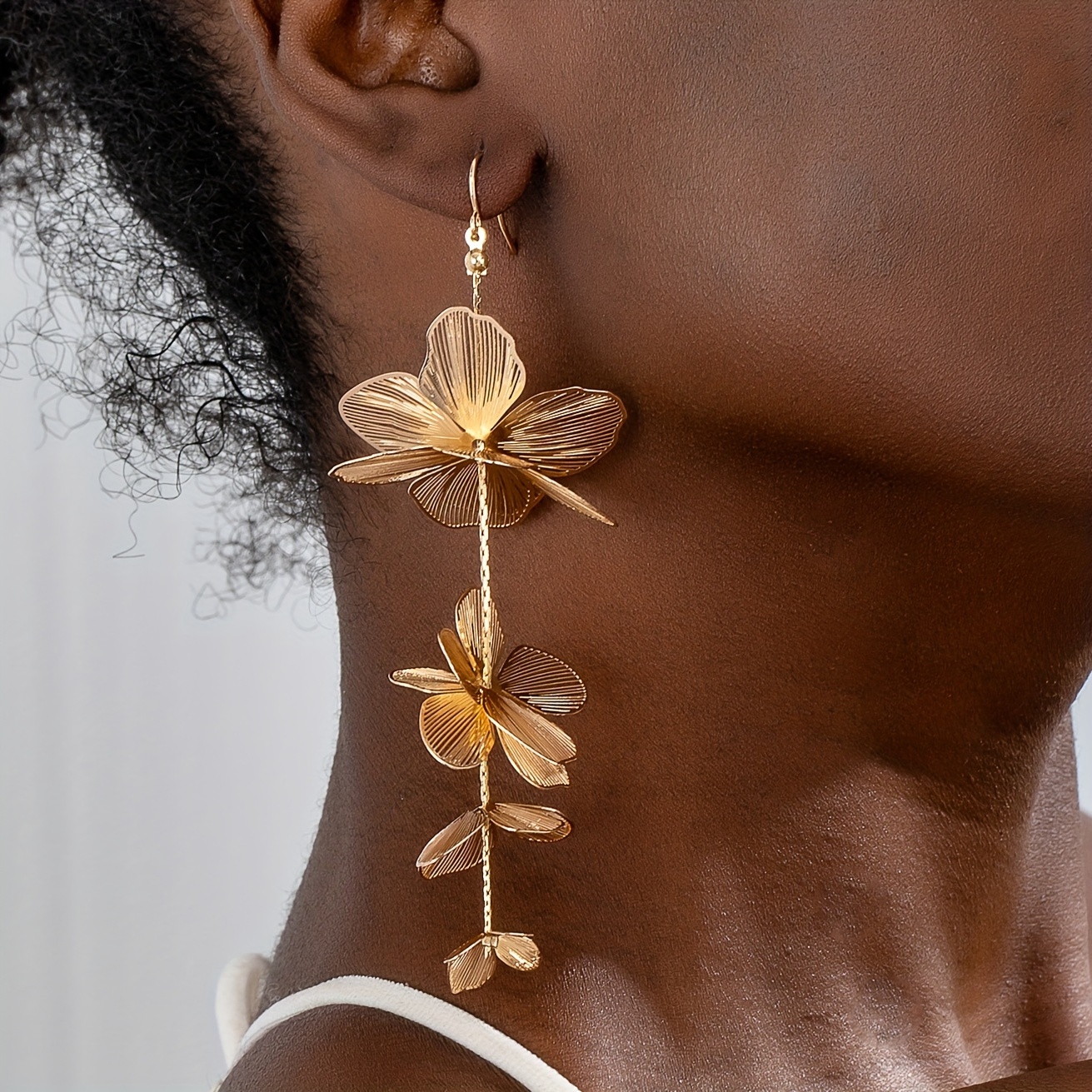 TEMU A Pair Of Elegant And Sexy Lightweight Luxury Floral Metal Earrings For Women, Suitable For Parties, Banquets, Weddings, And Everyday Wear