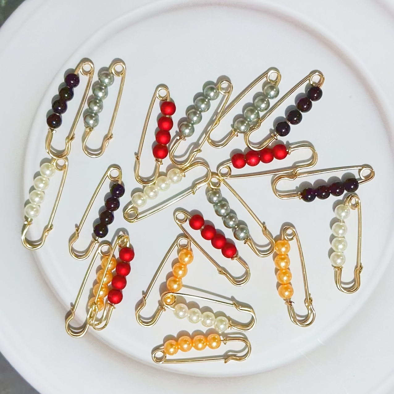 Image of 20pcs Cute And Simple Scarf Clips, Suitable For Use: Securing Clothes, Tucking Waistbands, Preventing Wardrobe Malfunctions, Decorative Safety Pins. Outfit Coordination And As Gift Accessories