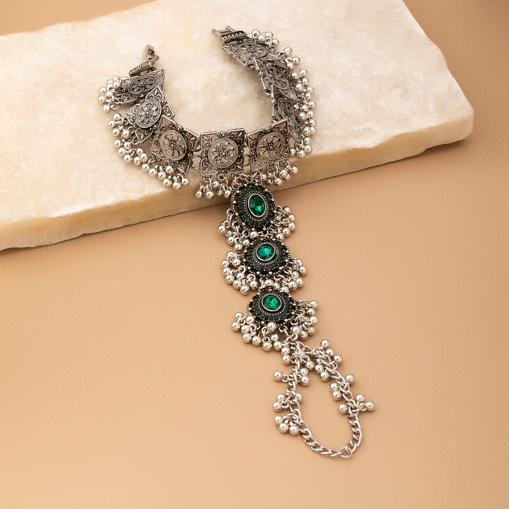 Image of A Minimalist Indian-style Bohemian Finger Bracelet Resembling Turquoise, Suitable For Ramadan Vacations, Parties, And Everyday Wear