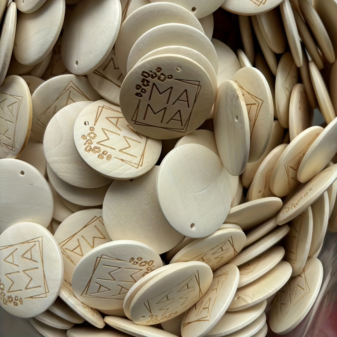 Image of 10pcs Handcrafted "mama" Engraved Wooden Keychain Pendants - 4cm Round With Decorative Design, Ideal For Day Diy Gifts & Crafts, Mom Charms For Jewelry Making